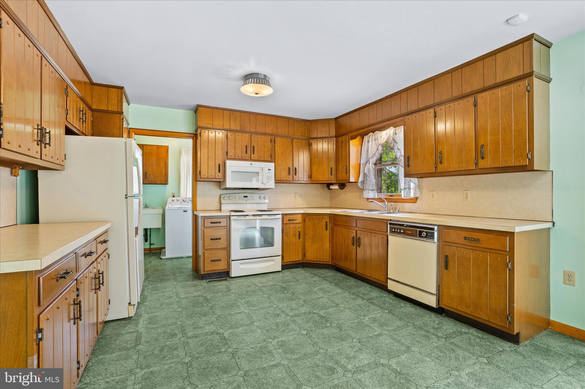 FOXFIELD AT MIDDLETOWN - Residential