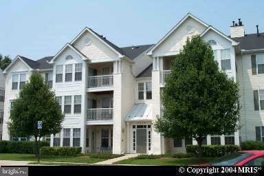 BEAUTIFUL CONDO IN GREAT CONDITION. SHOWS WLL.  RECENTLY PAINTED,  GAS FIREPLACE, OVERSIZED BATHROOMS. MINI BLINDS THROUGHOUT. CLOSE TO SHOPPING, TRANSPORTATION, FT. BELVOIR, OLD TOWN. HANDICAPPED ACCESSIBLE WITH SOME HANDICAP MODIFICATIONS. LOCKBOX ON PATIO DOOR. DON'T MISS THIS ONE; IT WON'T LAST LONG.