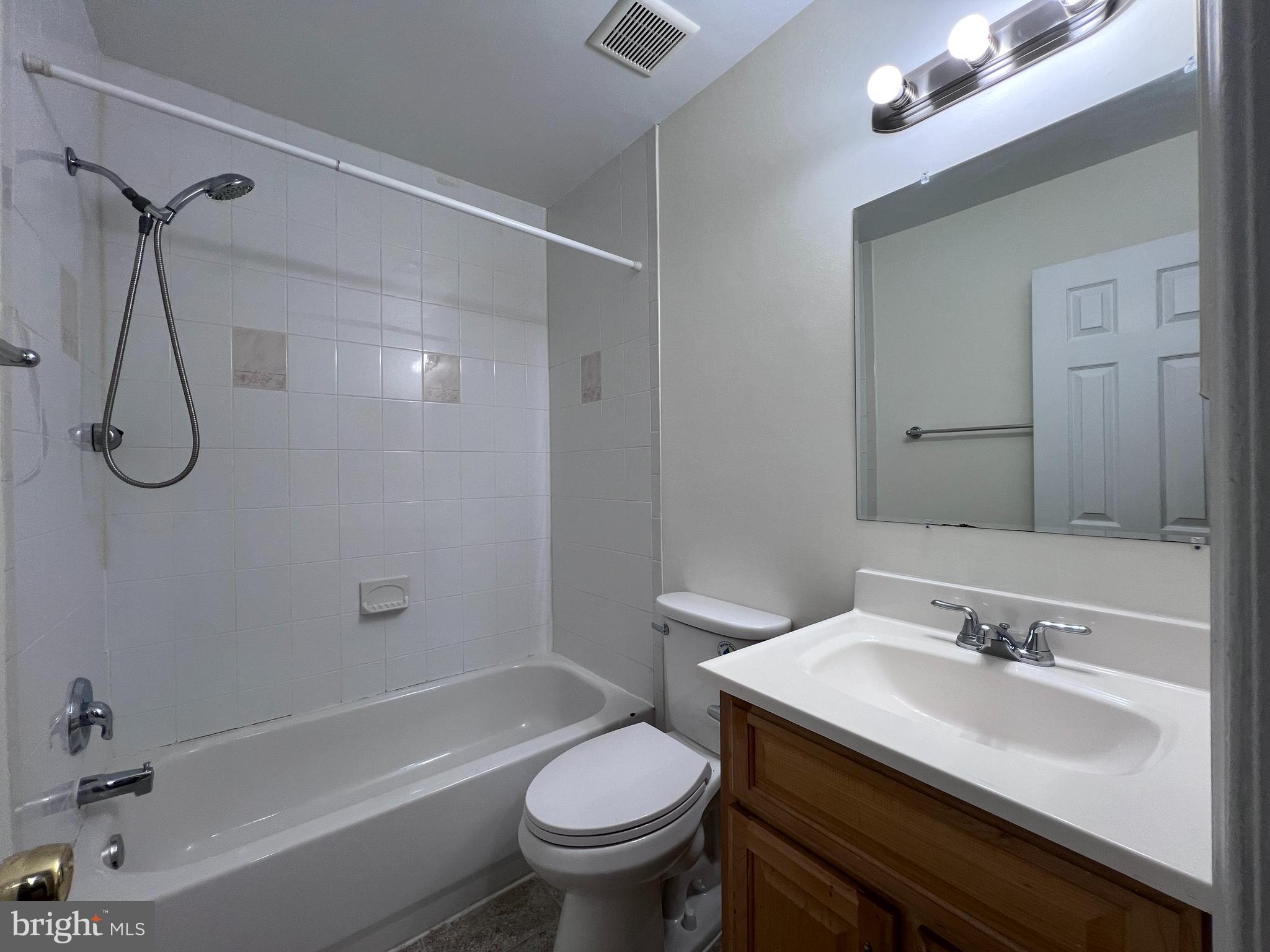 HERITAGE SQUARE - Residential Lease