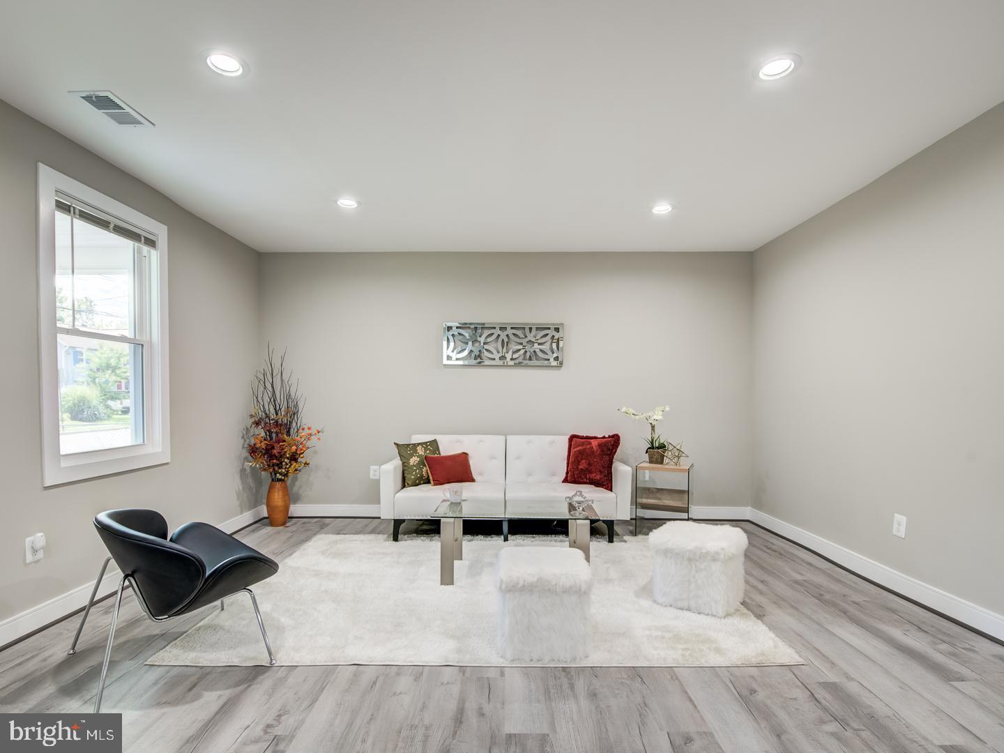 LAUREL - Residential
