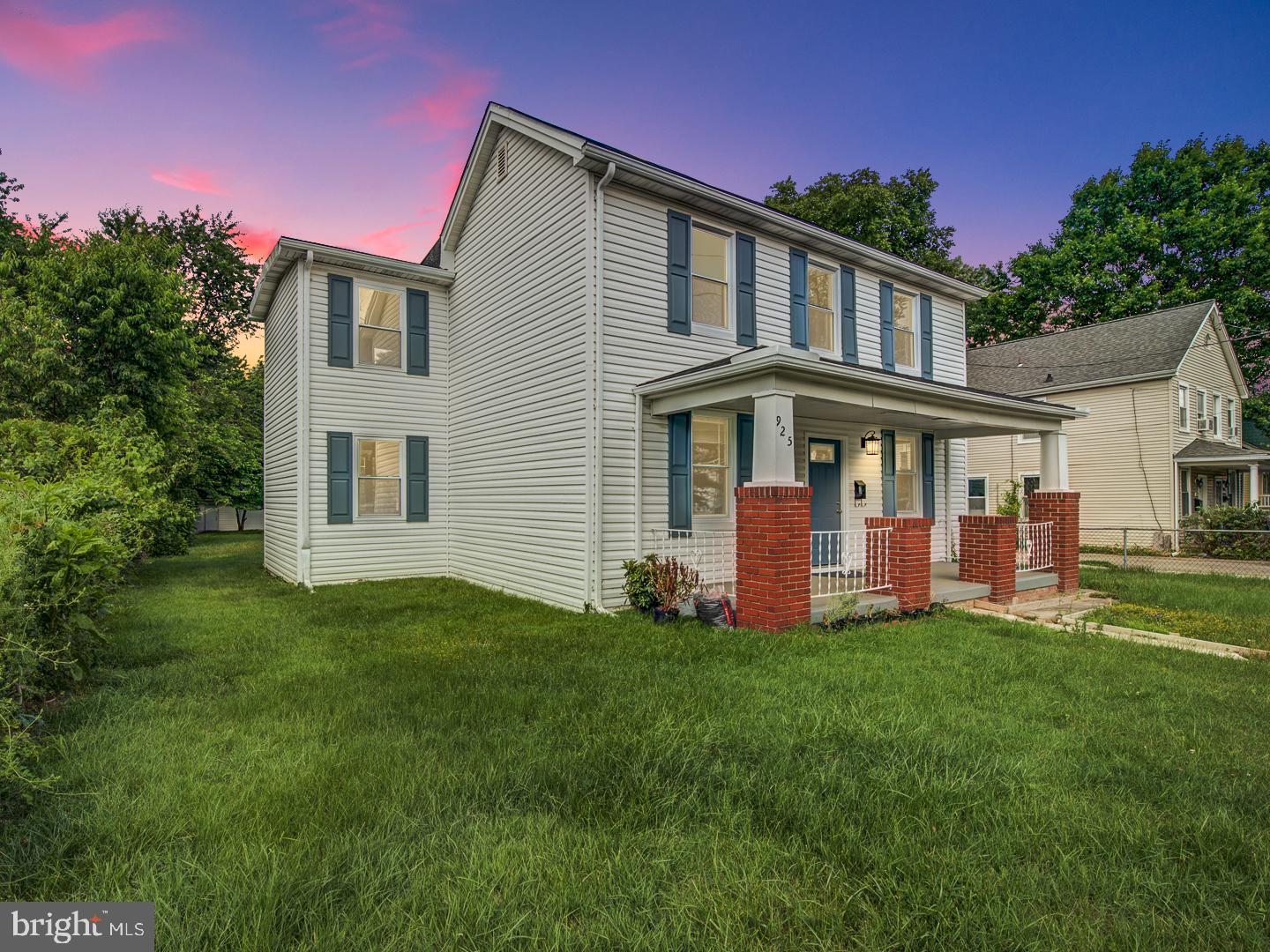 Beautifully renovated single family home. Loaded with upgrades and options. This home has 2 levels, 4BR/3F BA, situated in the historic Laurel subdivision. Step into a spacious living and dining room. Brand new kitchen with new stainless steel appliances, Quartz countertops, and ample cabinet space. The upper level has three large bedrooms including a master suite with a private bath. There is a bed and full hall bath on the main level. Level backyard is great for relaxing or entertaining outdoors.