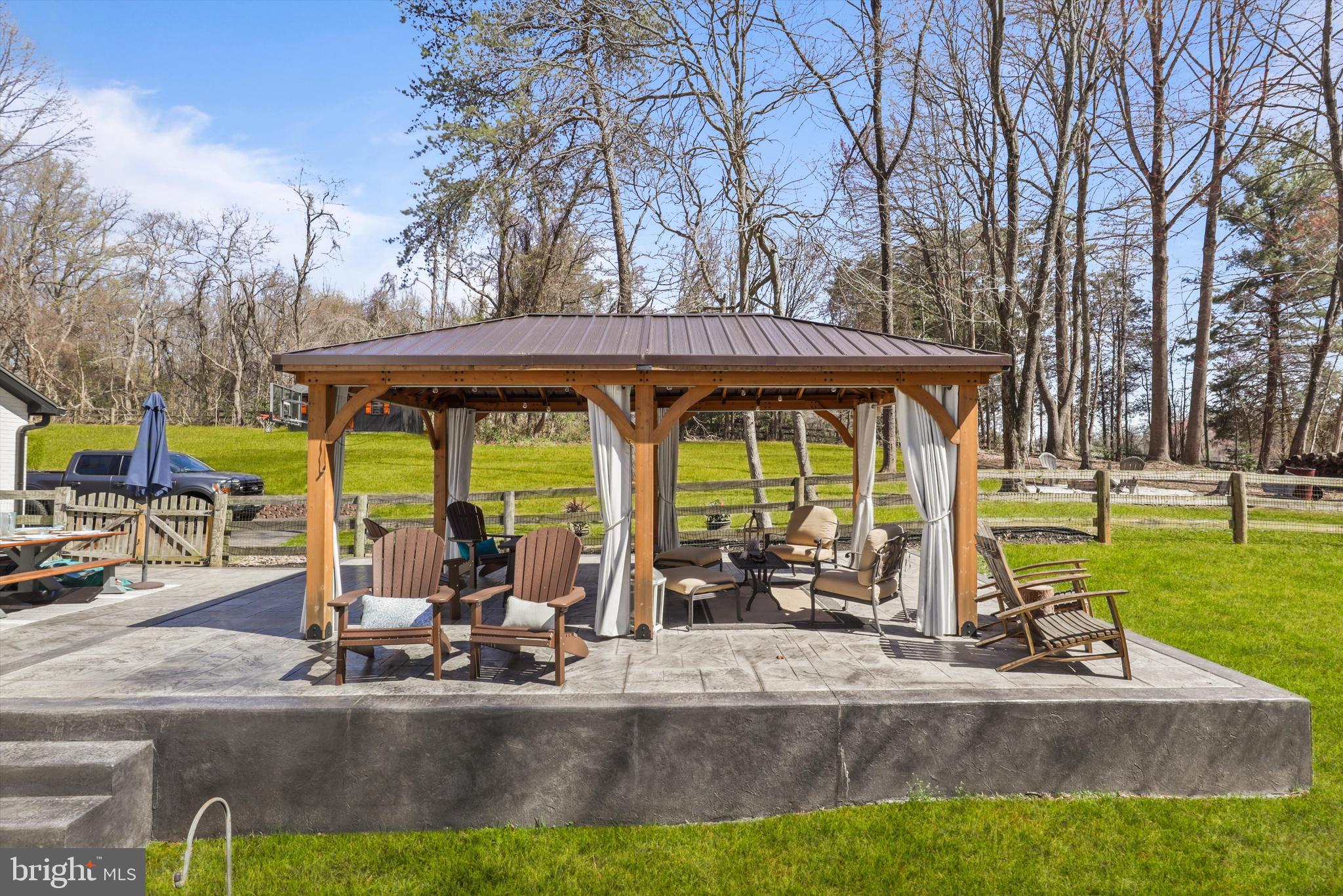 LAUREL GLEN - Residential