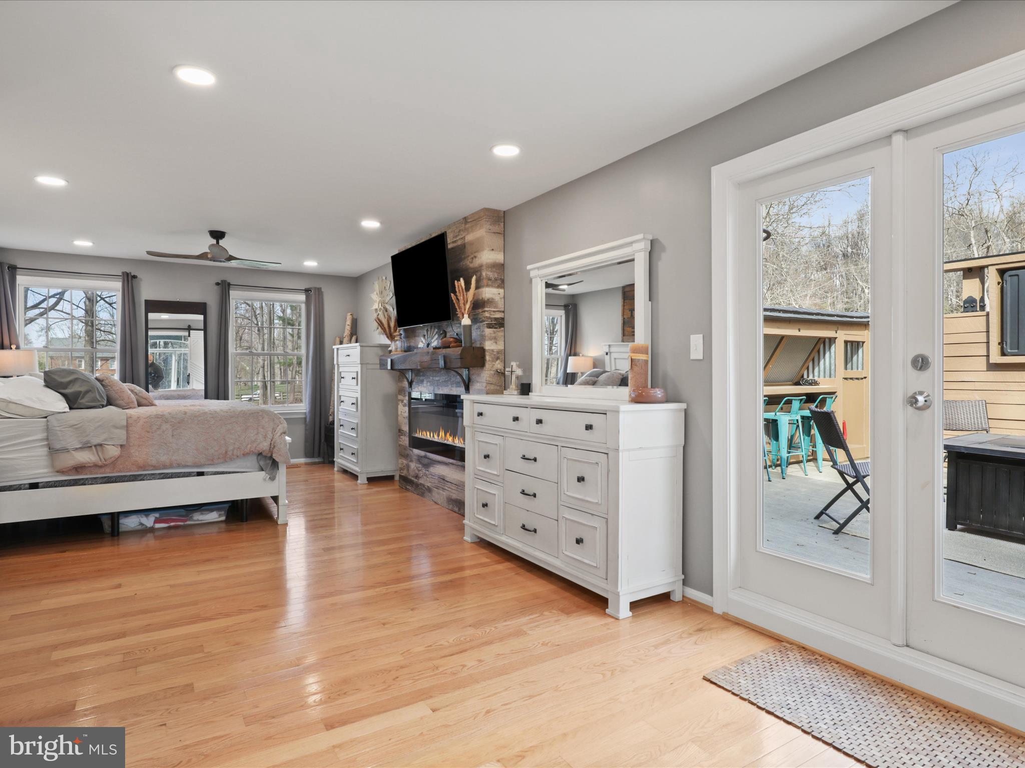 LAUREL GLEN - Residential
