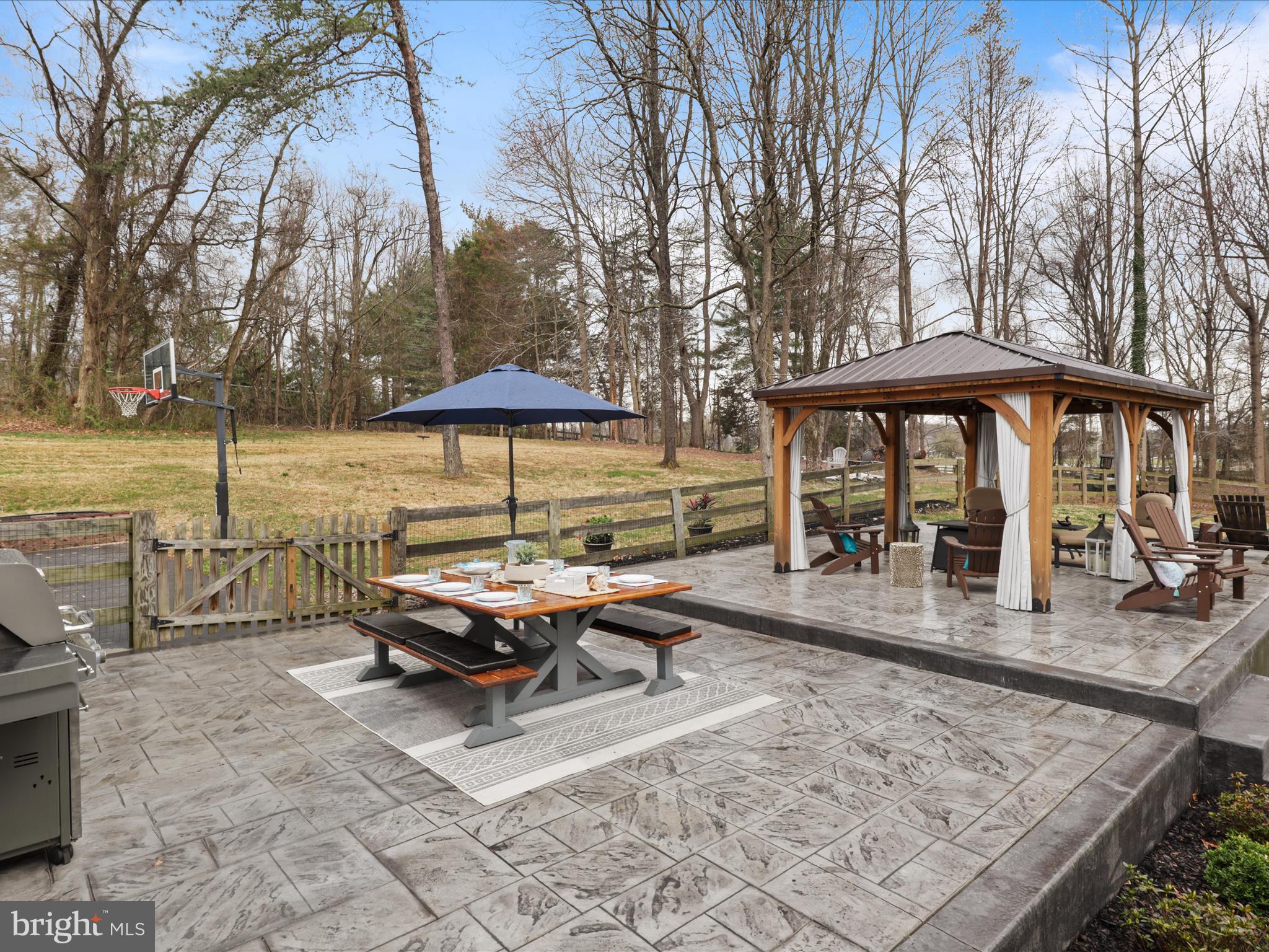 LAUREL GLEN - Residential