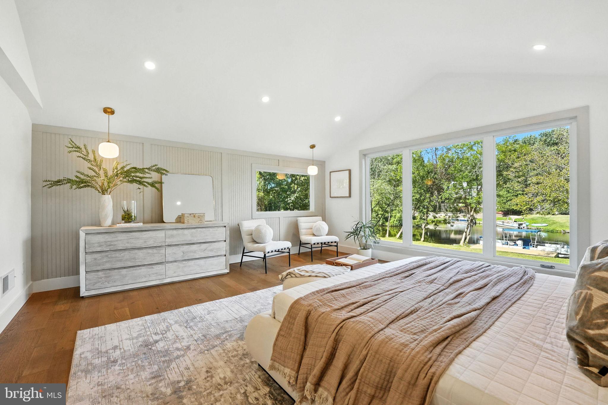 LAKE BARCROFT - Residential
