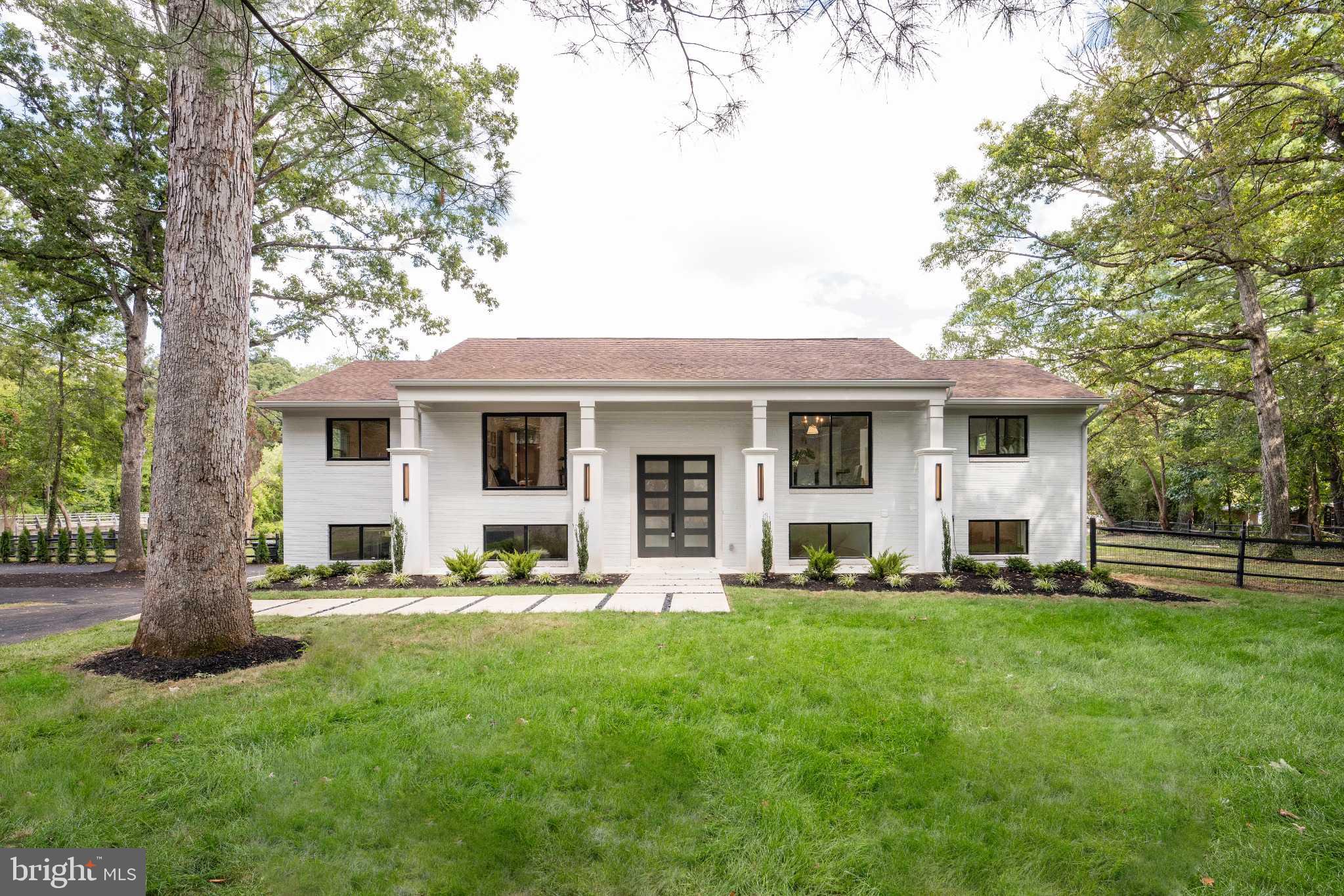 LAKE BARCROFT - Residential