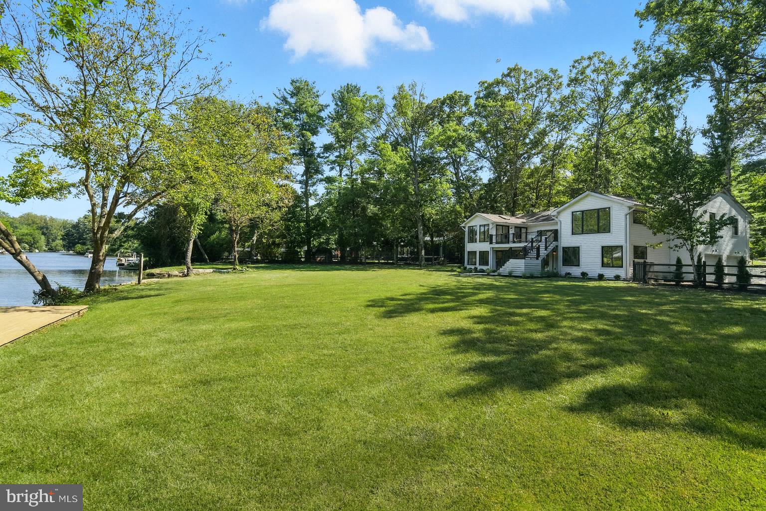 LAKE BARCROFT - Residential