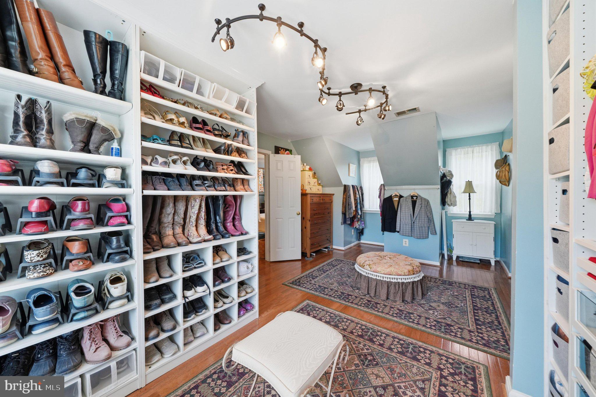 FOXLAIR ACRES - Residential