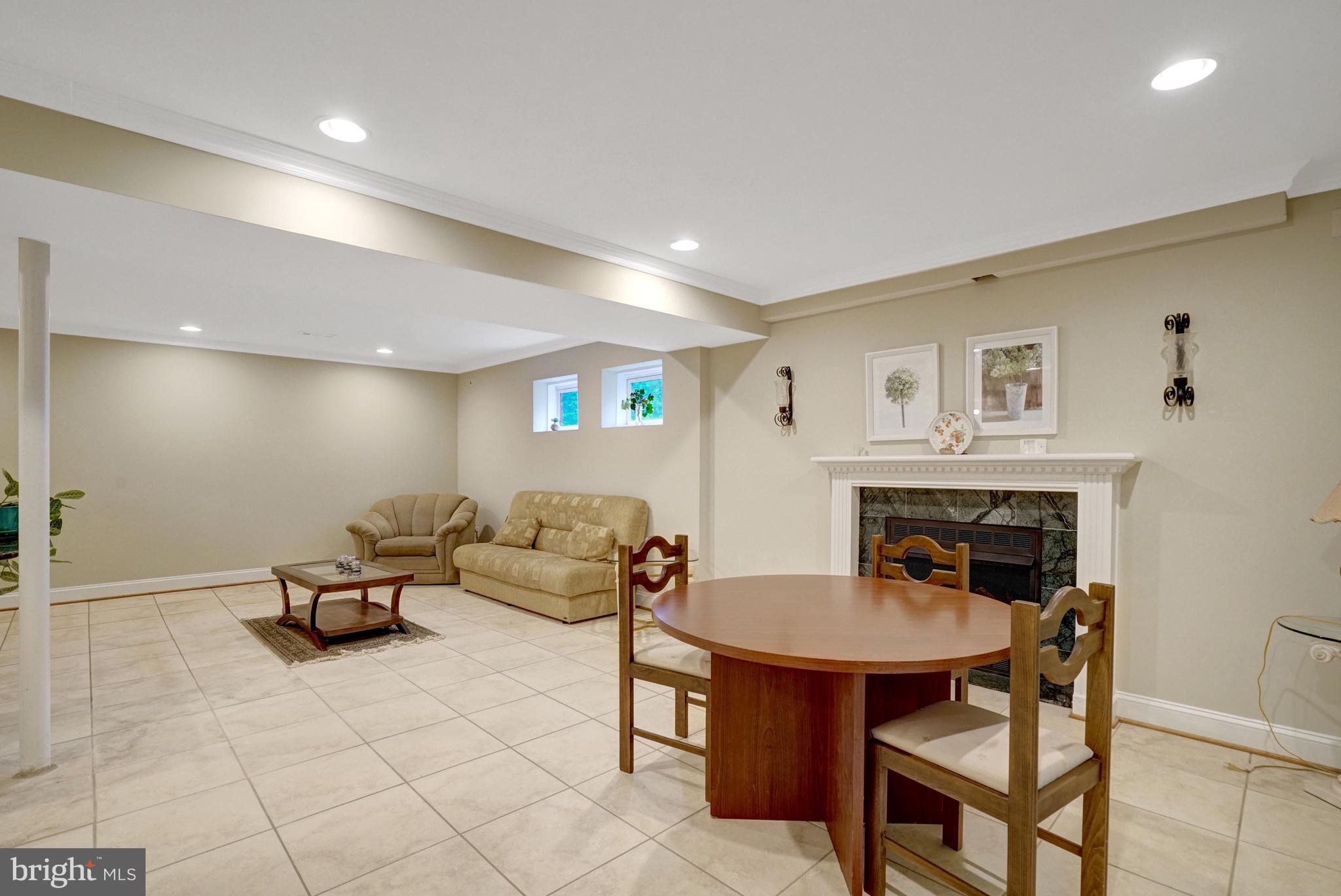 CHAPEL SQUARE - Residential