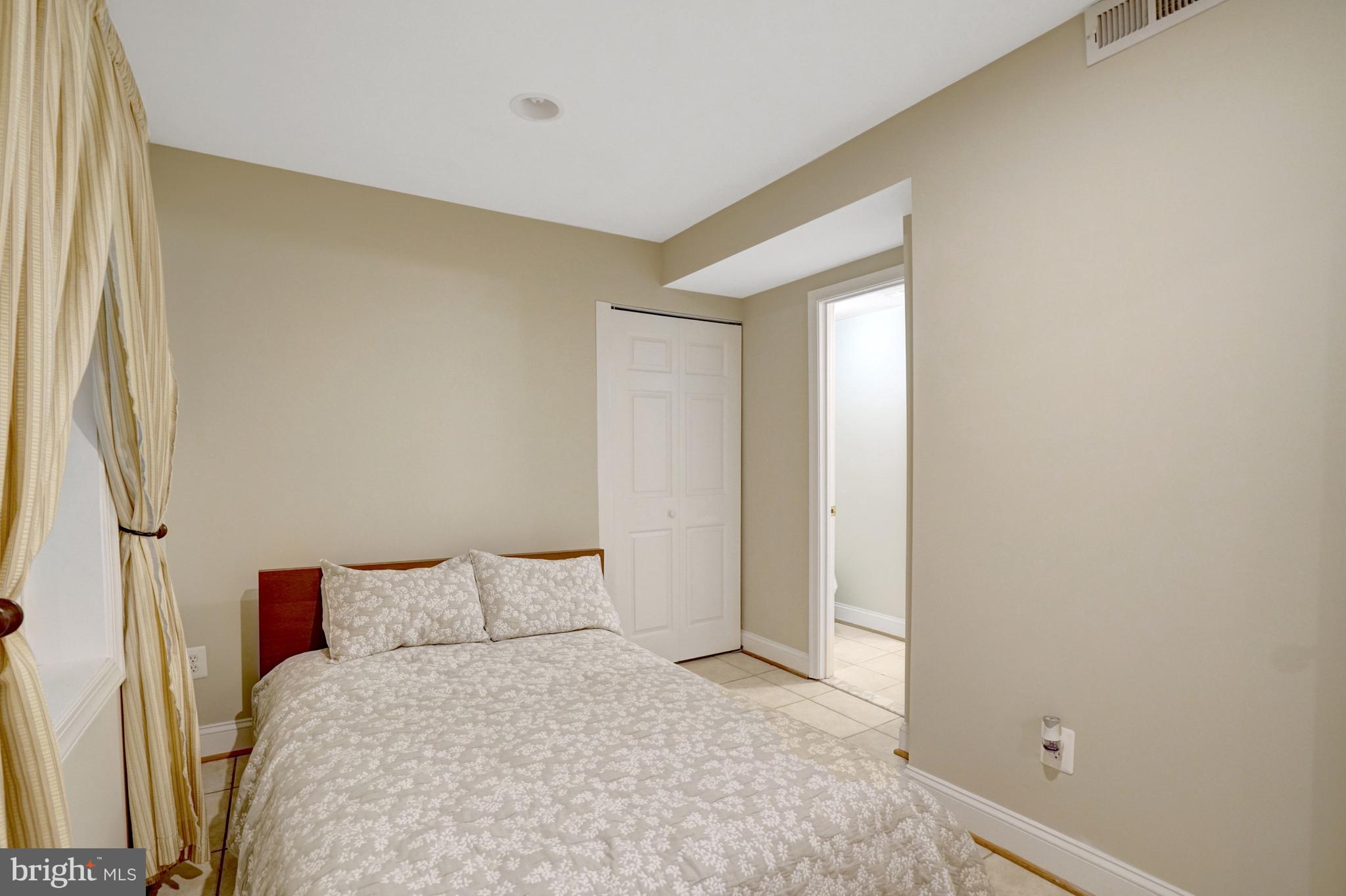 CHAPEL SQUARE - Residential