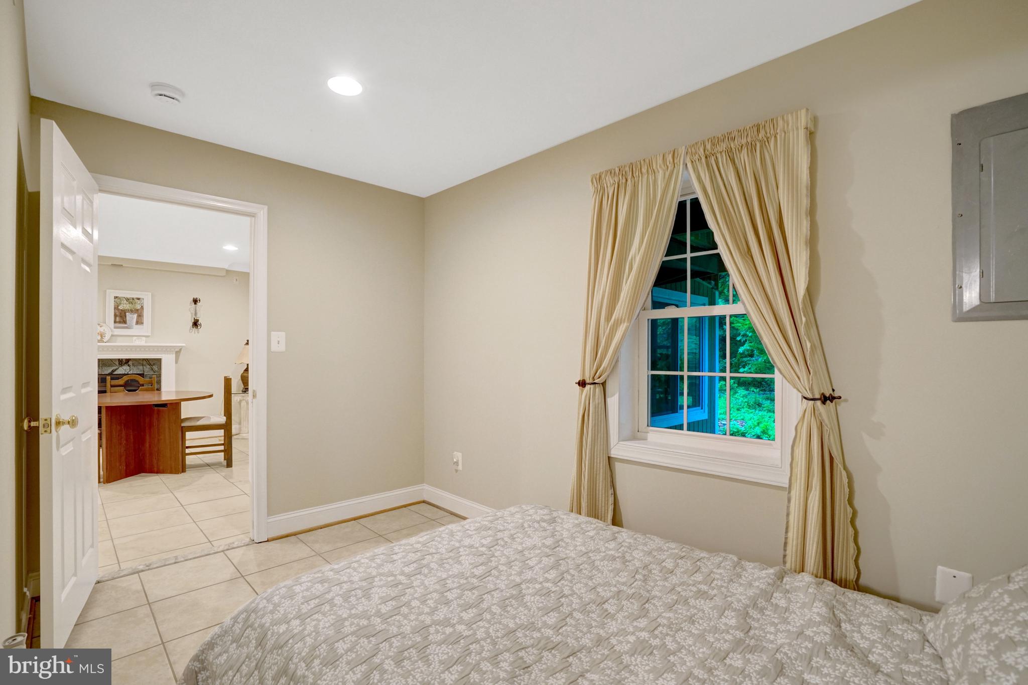 CHAPEL SQUARE - Residential