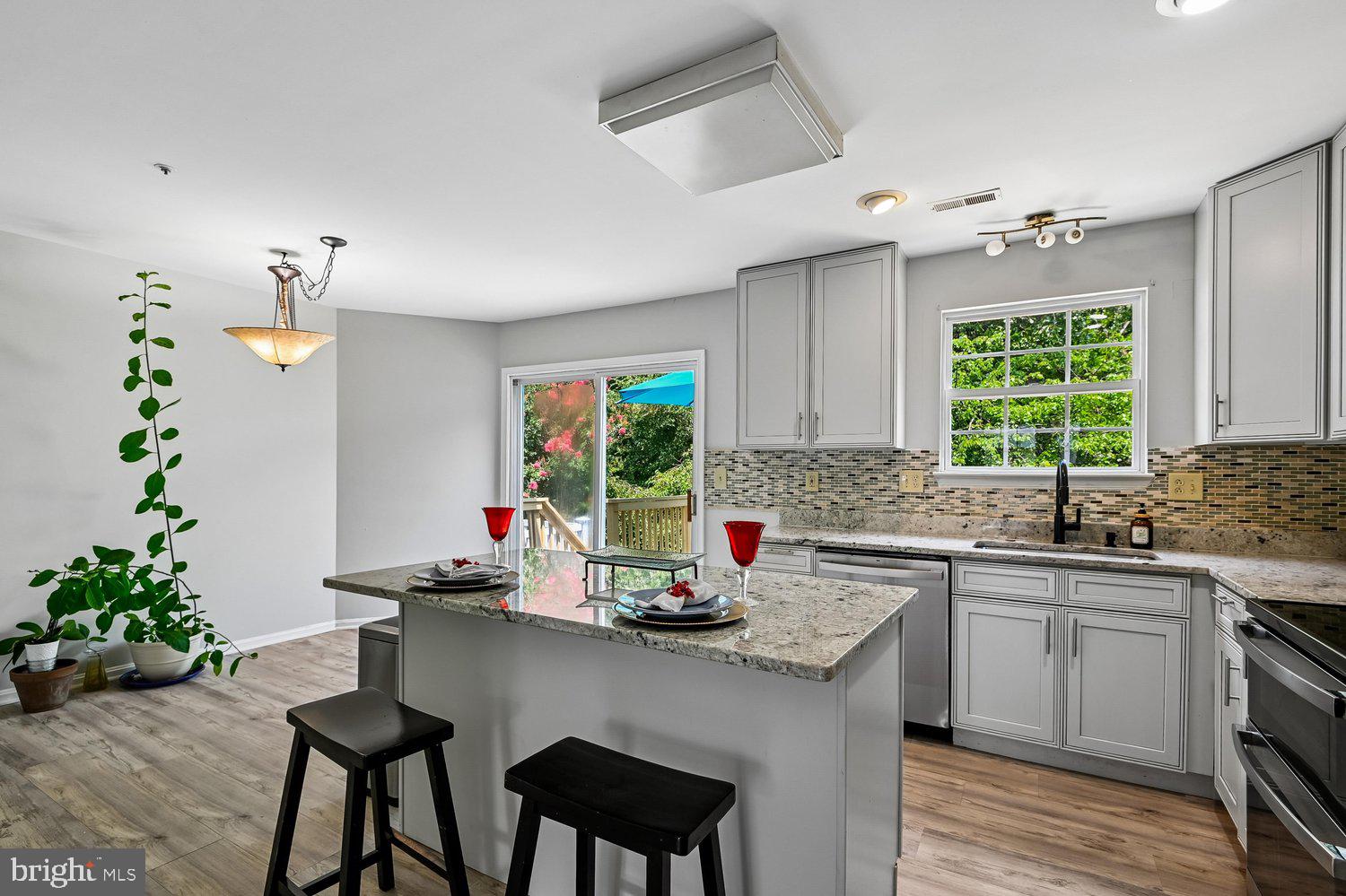 SEVEN OAKS - Residential
