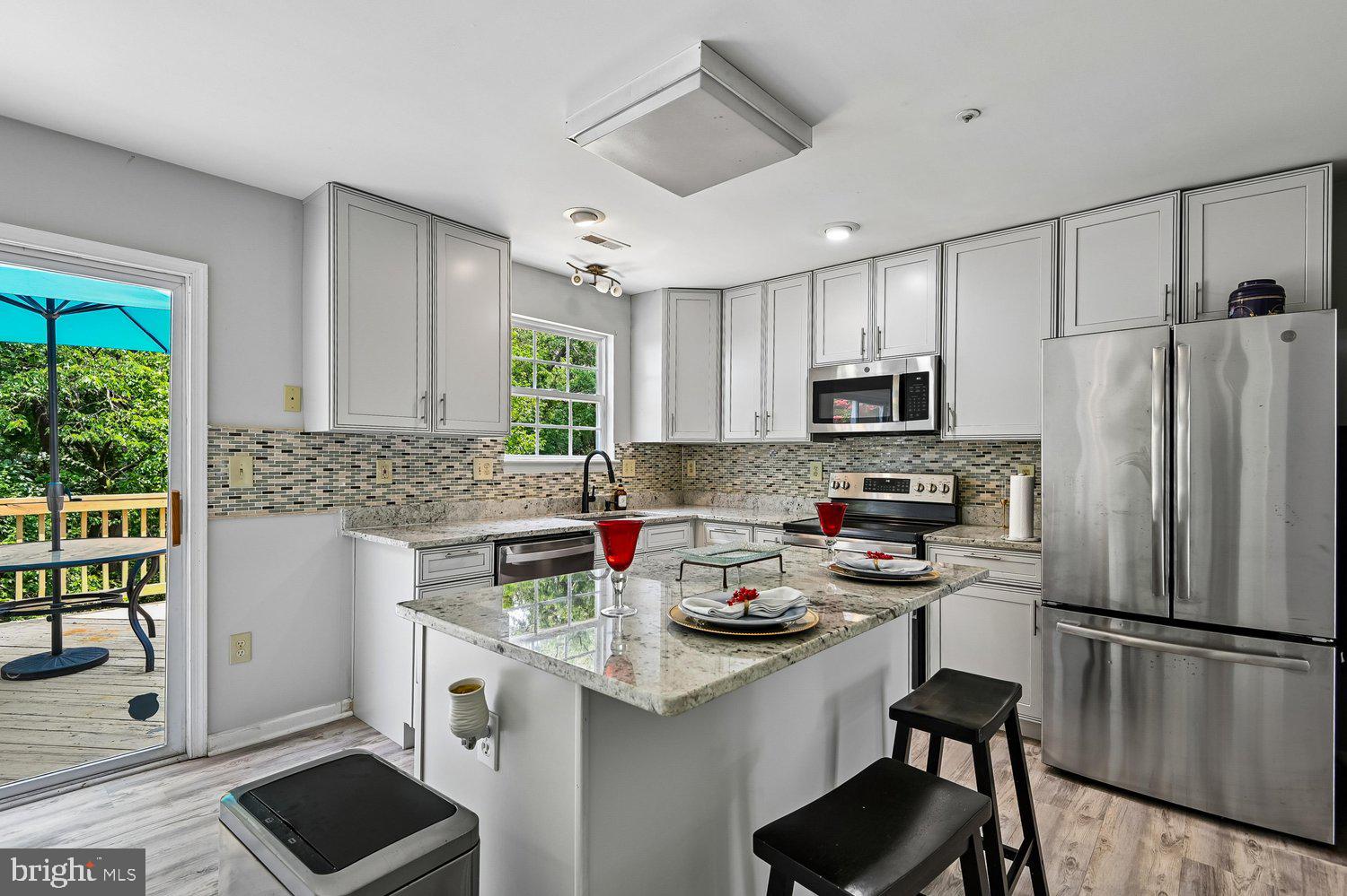 SEVEN OAKS - Residential