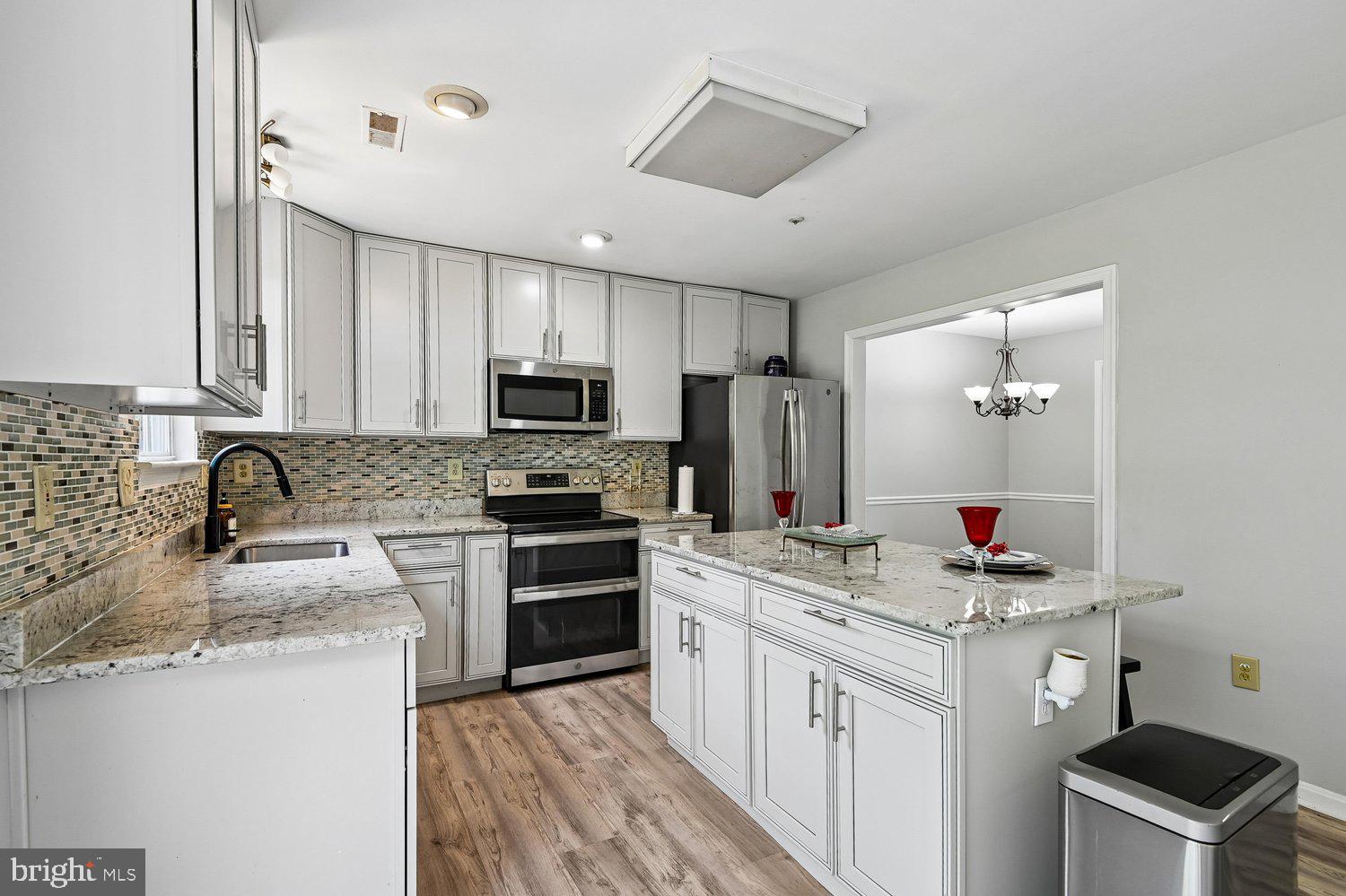 SEVEN OAKS - Residential