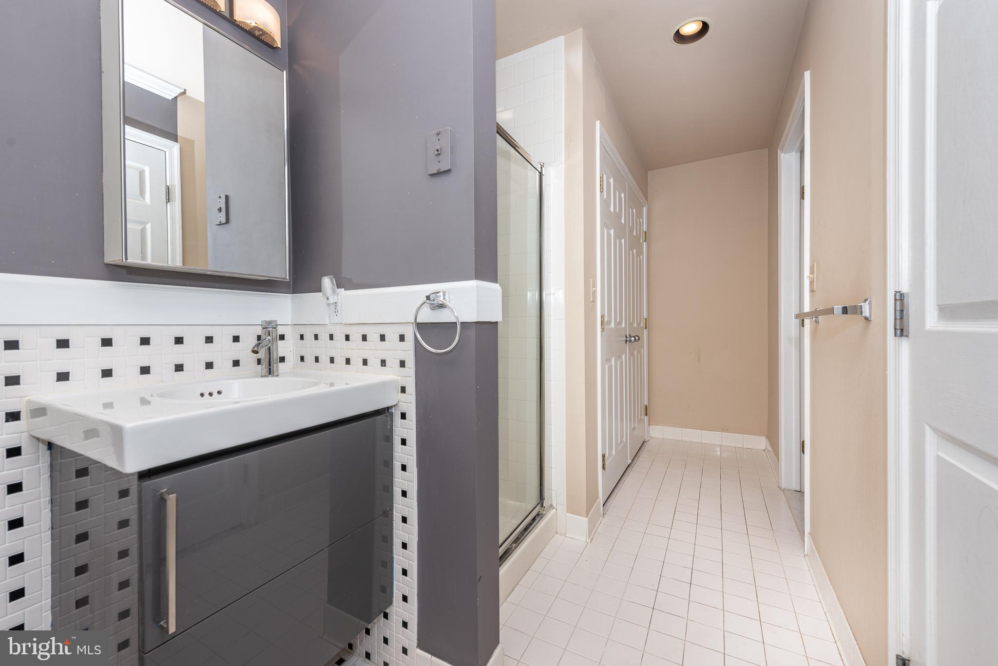ANCHORAGE TOWERS - Residential Lease