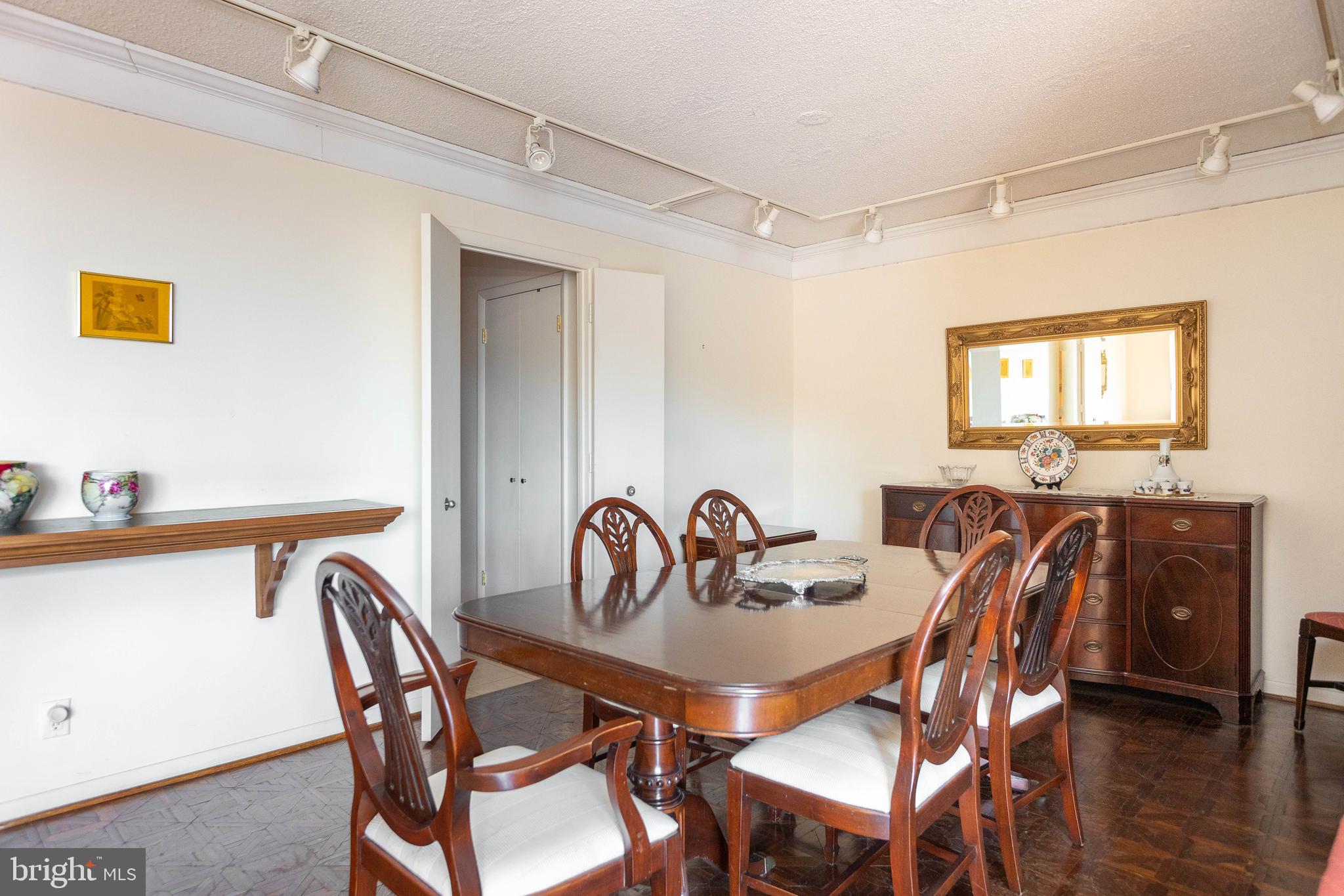 CROSS KEYS - Residential