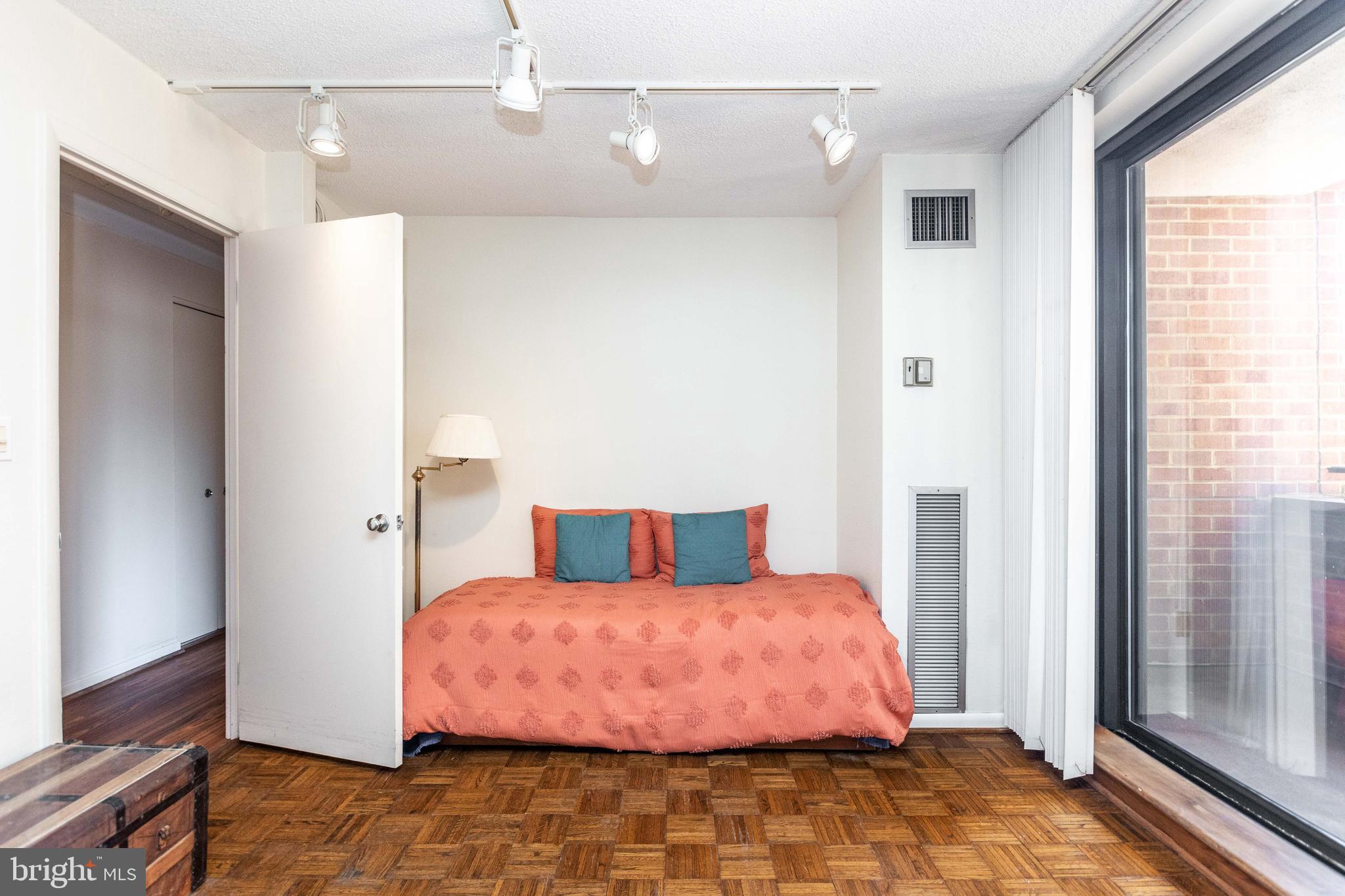 CROSS KEYS - Residential