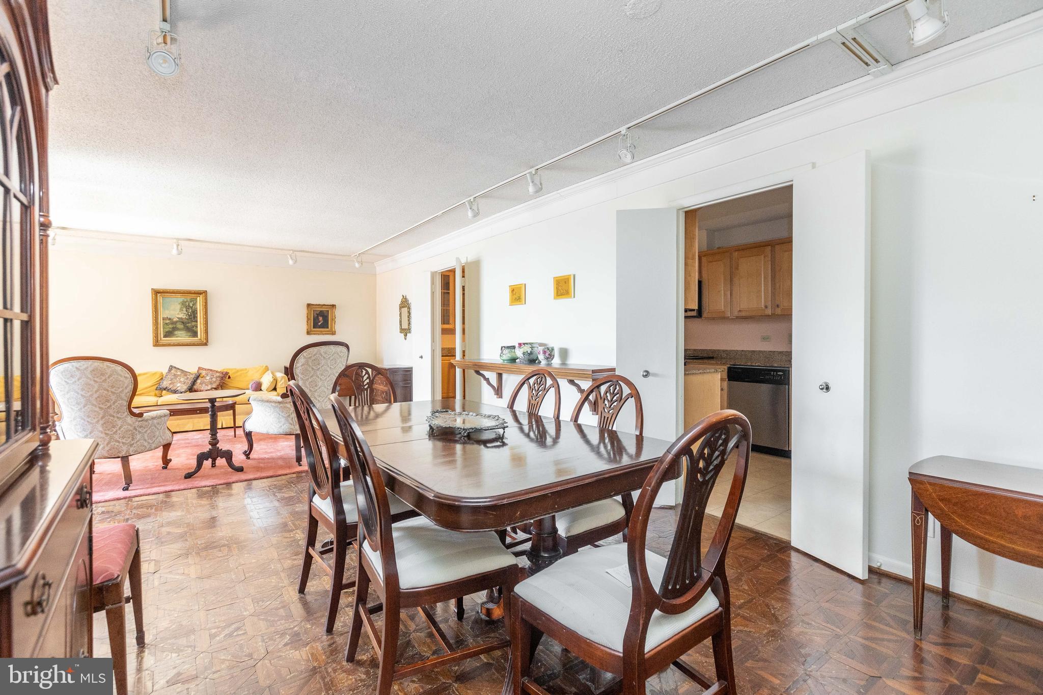 CROSS KEYS - Residential