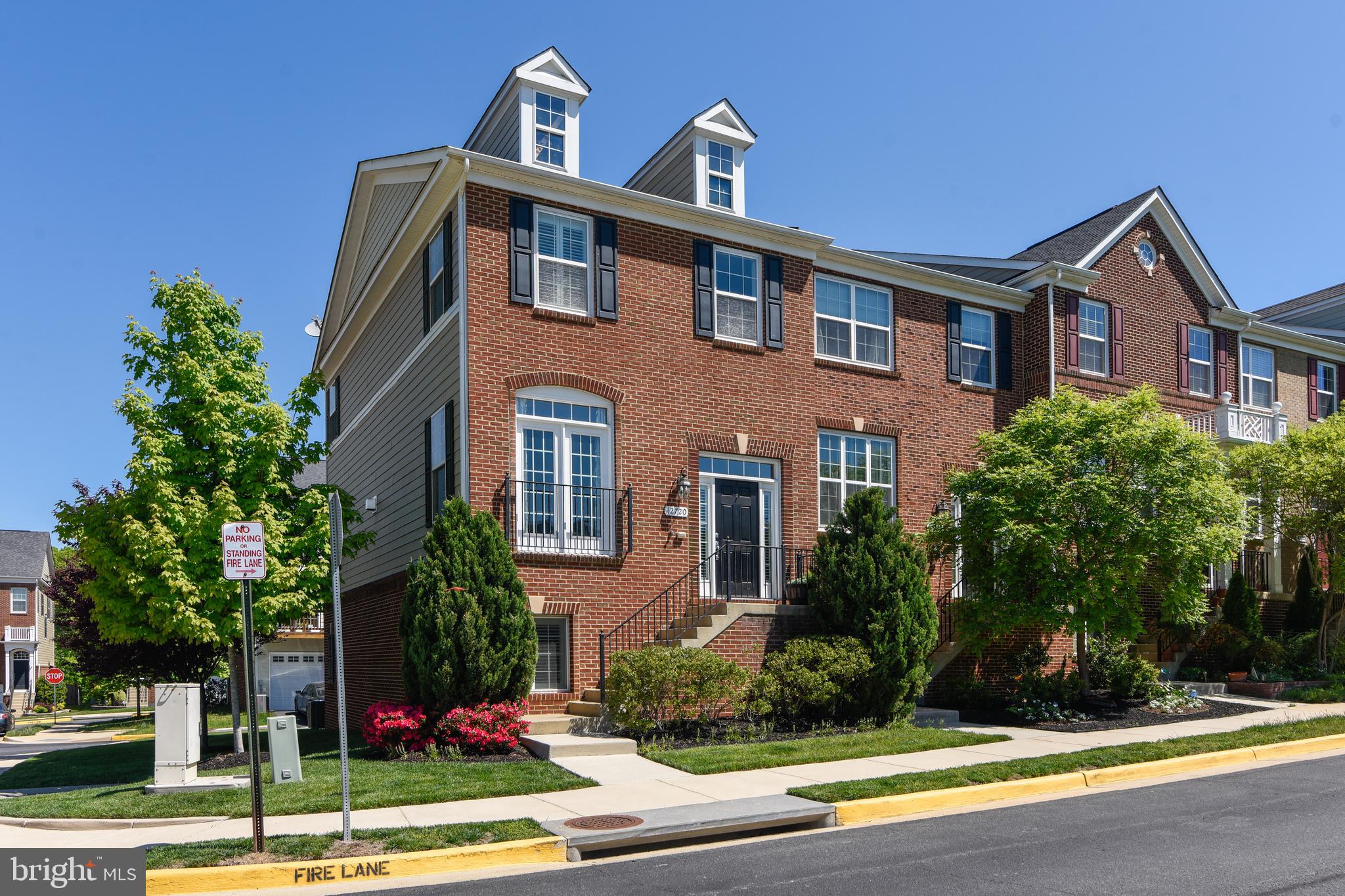This home is so meticulously kept and ready for a tenant, beautiful end unit townhome 3 bedrooms and 3.5 bath, open  floorplan with upgraded hardwood floors, dining room and living room combination fireplace, Eat in Kitchen,  with space for a table, stainless steel appliances, granite countertop, large pantry. Upstairs 3 full bedrooms with 2 bath. basement has a den/bedroom with a full bath, 2 car garage.  Community is full of amenities and it is close distance to the park, pool, playground and shopping.
