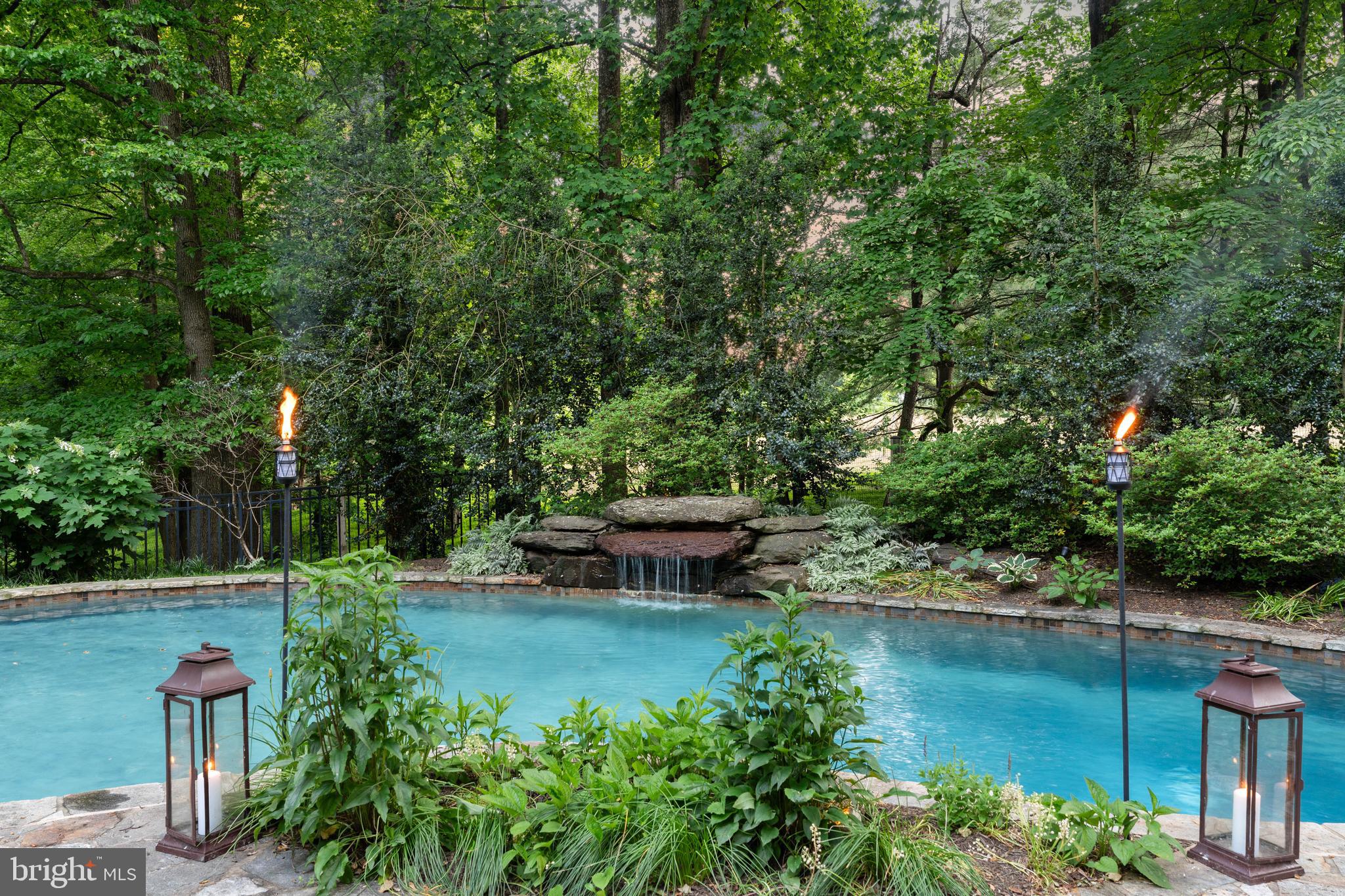 MEADOWOOD - Residential