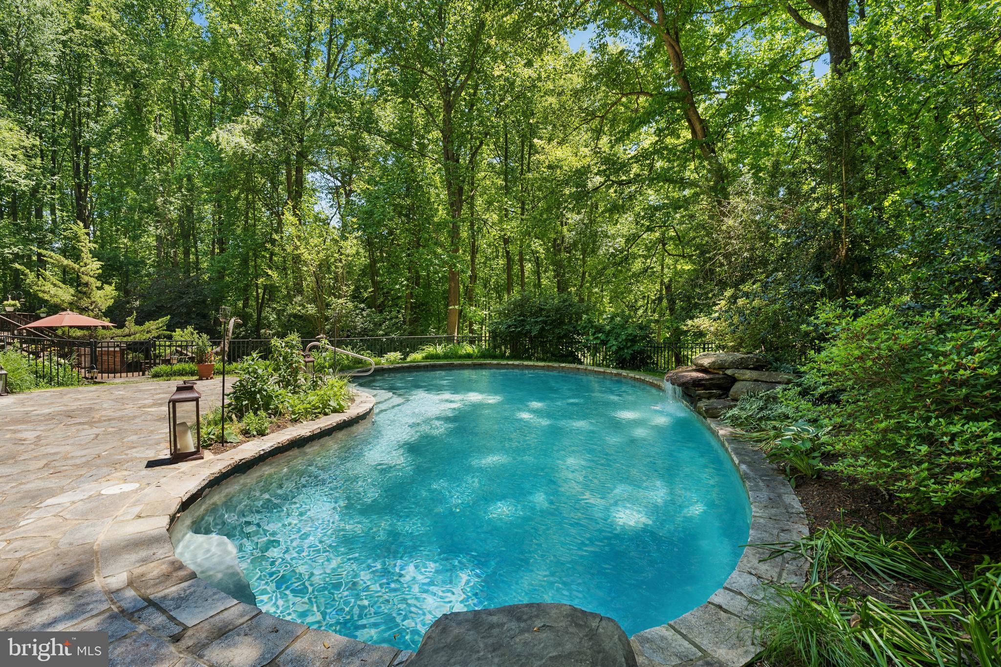 MEADOWOOD - Residential