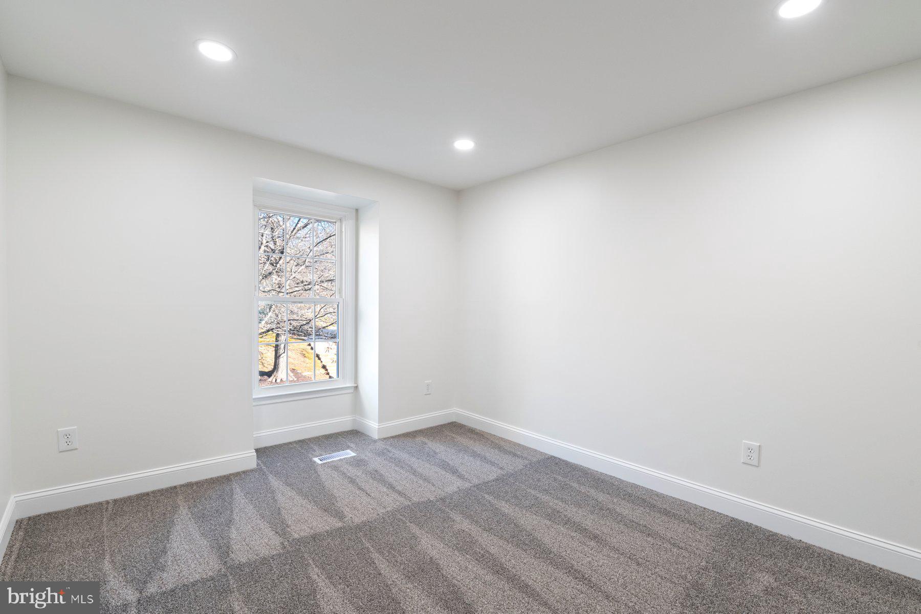 DUMONT OAKS - Residential Lease