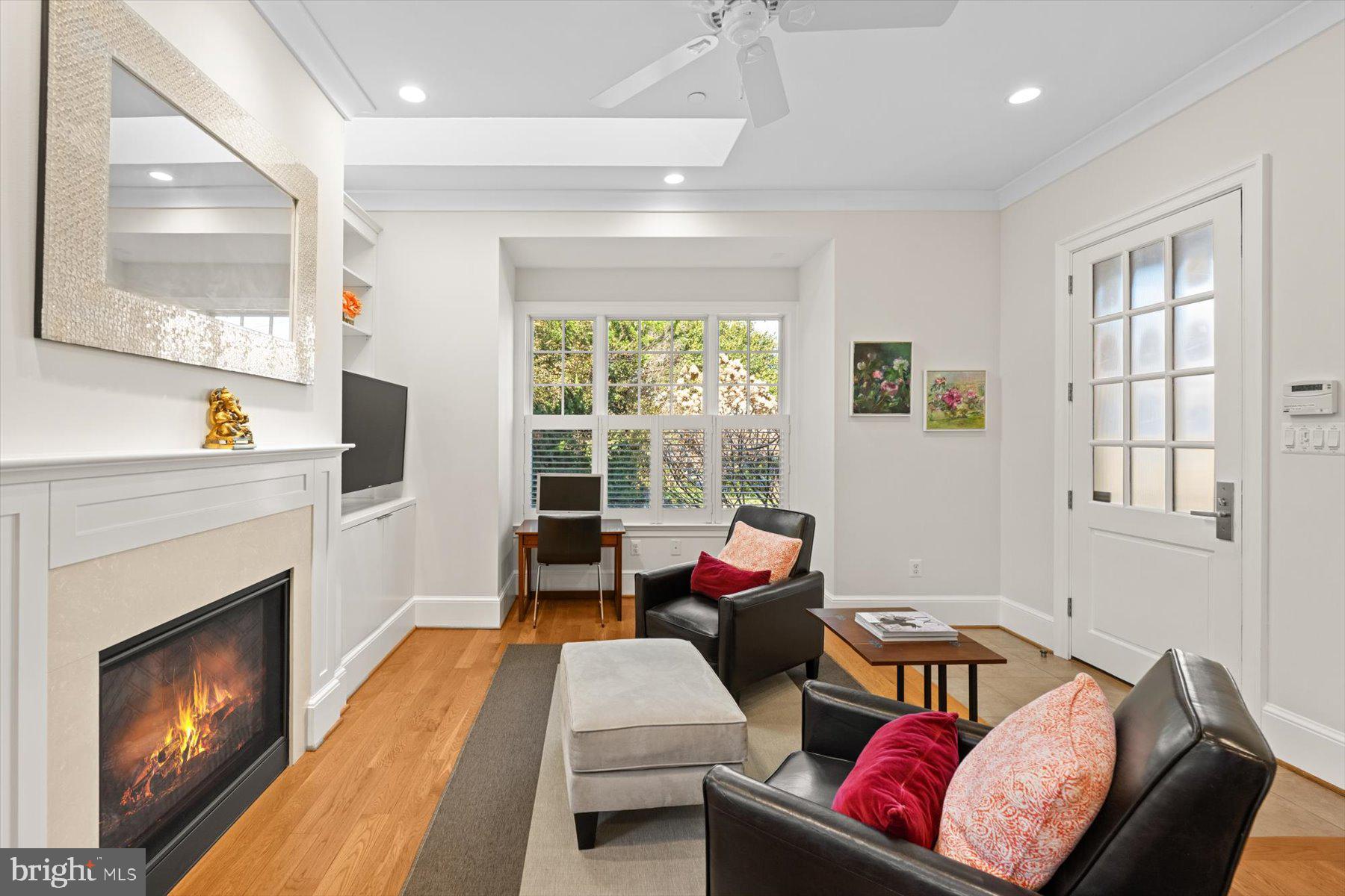BURNING TREE VIEW - Residential
