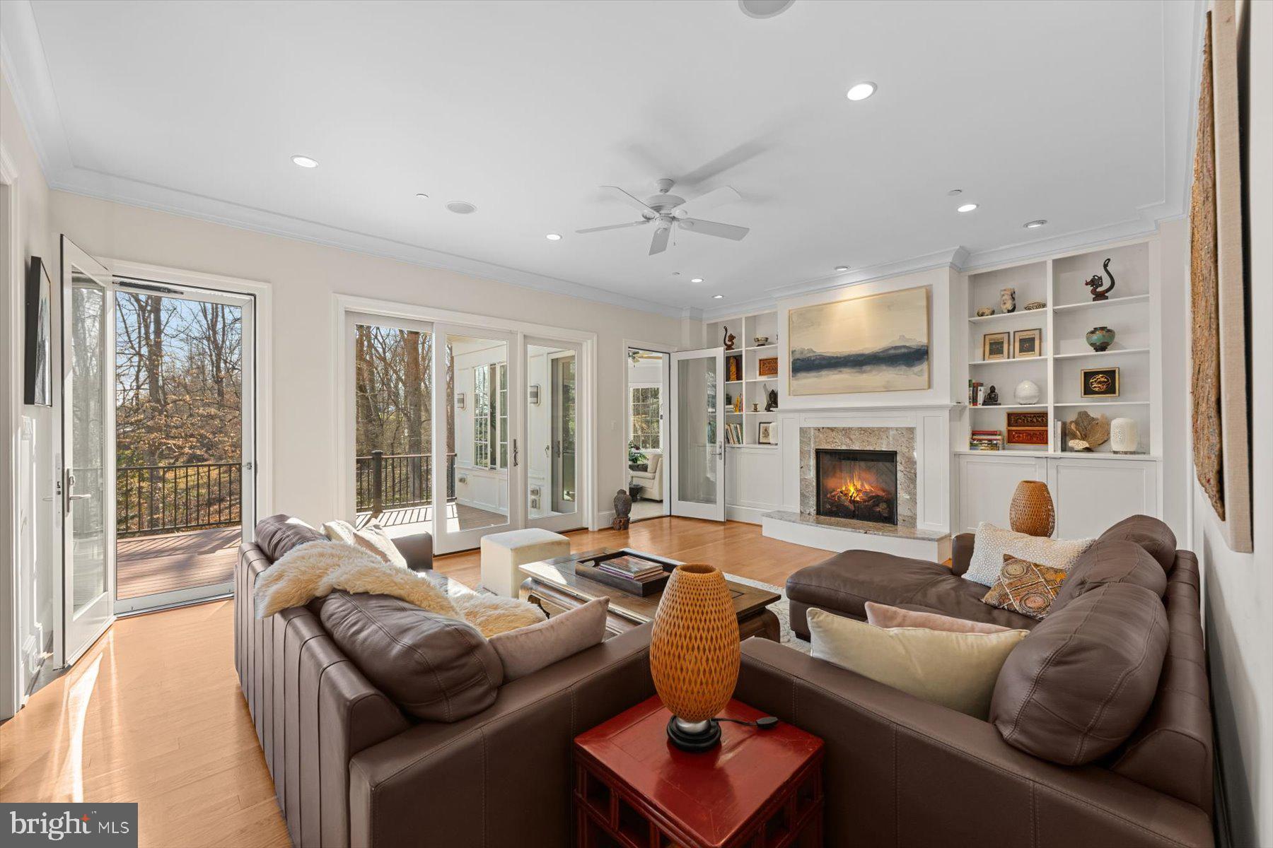 BURNING TREE VIEW - Residential