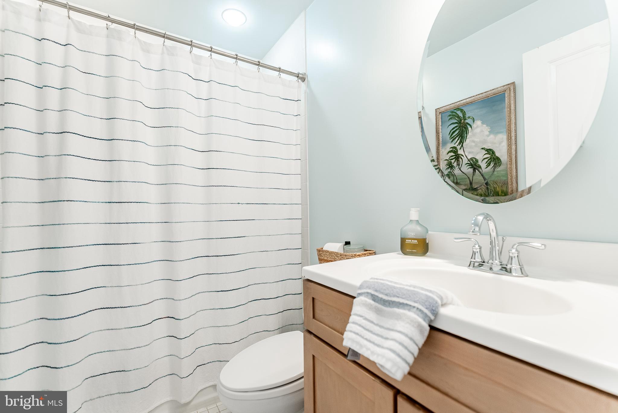 QUEEN VILLAGE - Residential