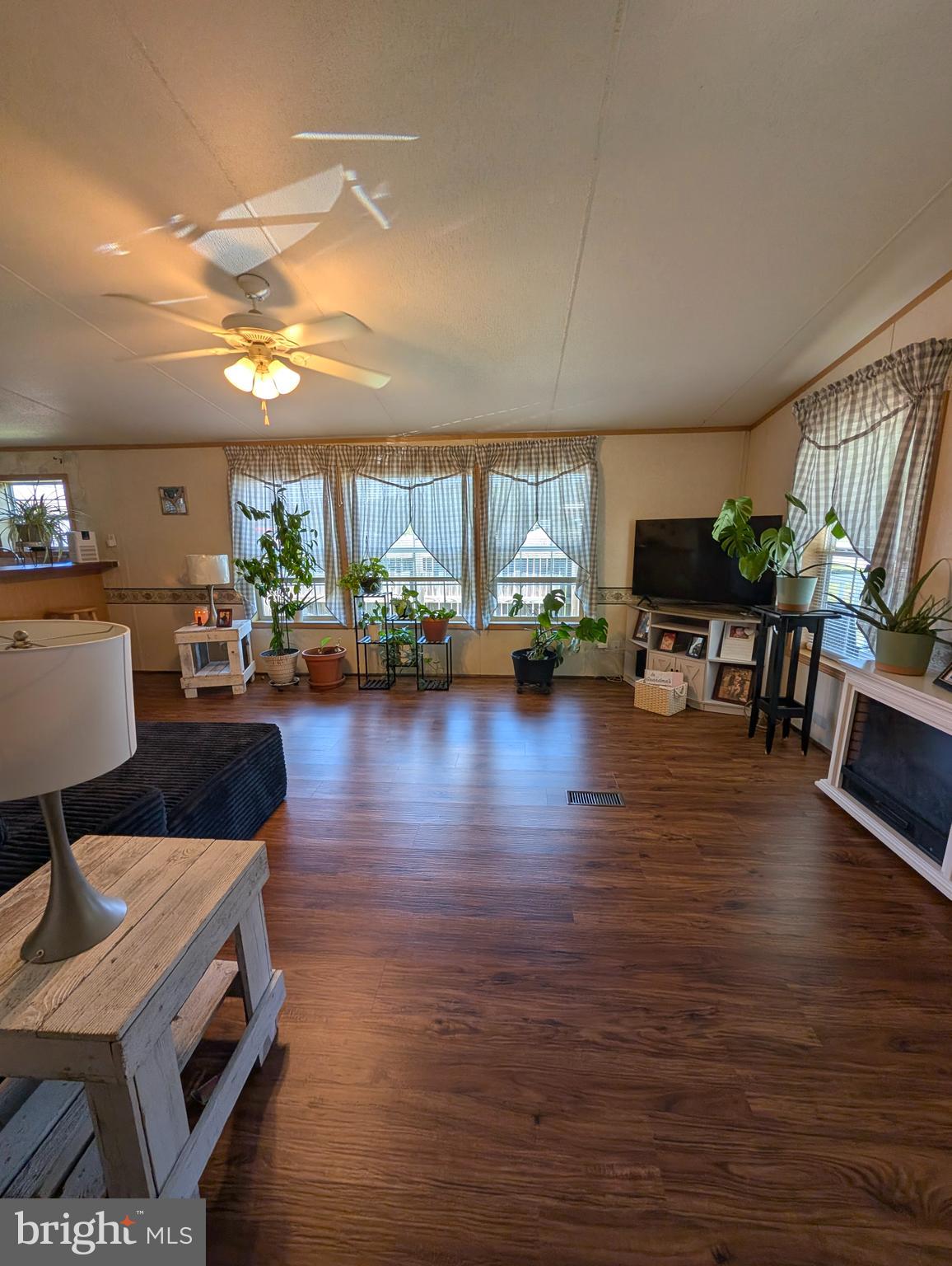 LAKESIDE PARK - Residential