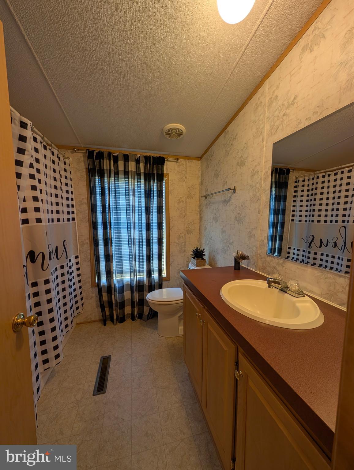 LAKESIDE PARK - Residential