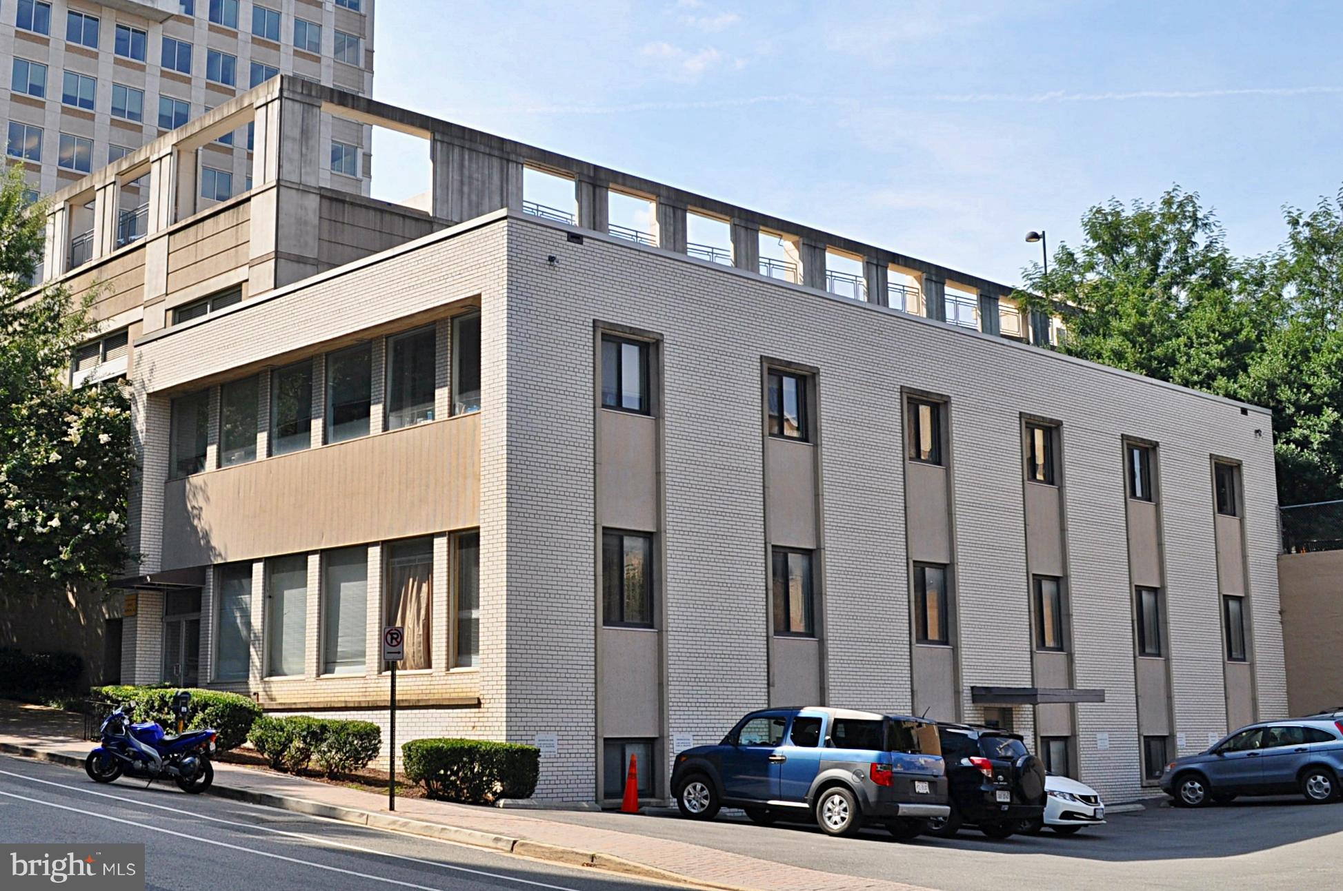 COURTHOUSE - Commercial Lease