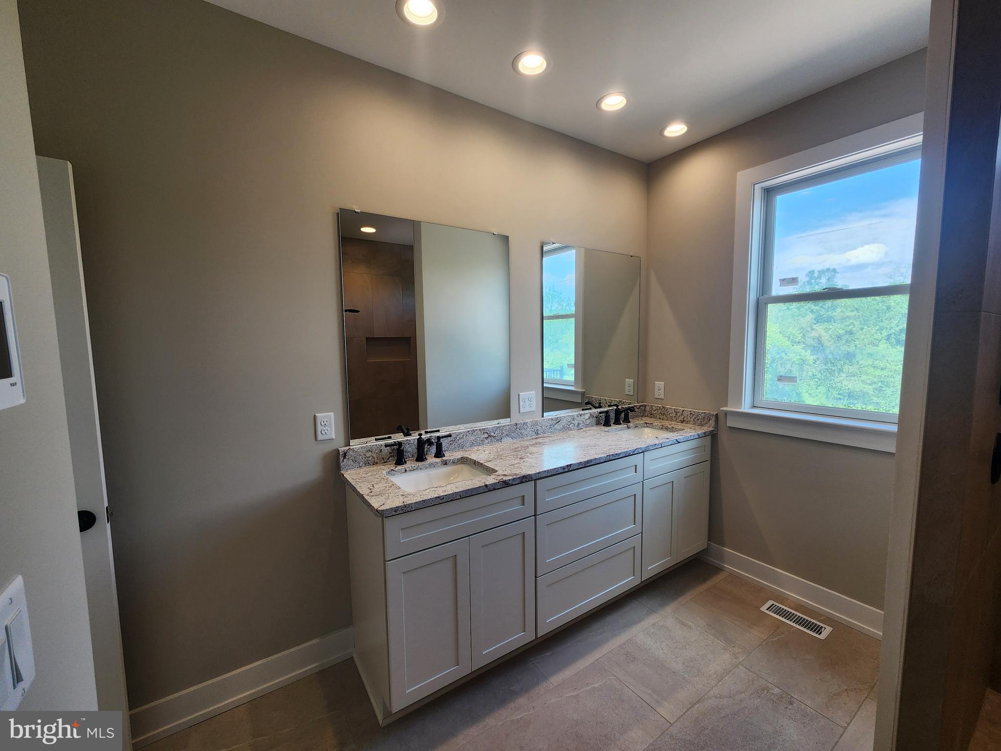 OAK HILL - Residential