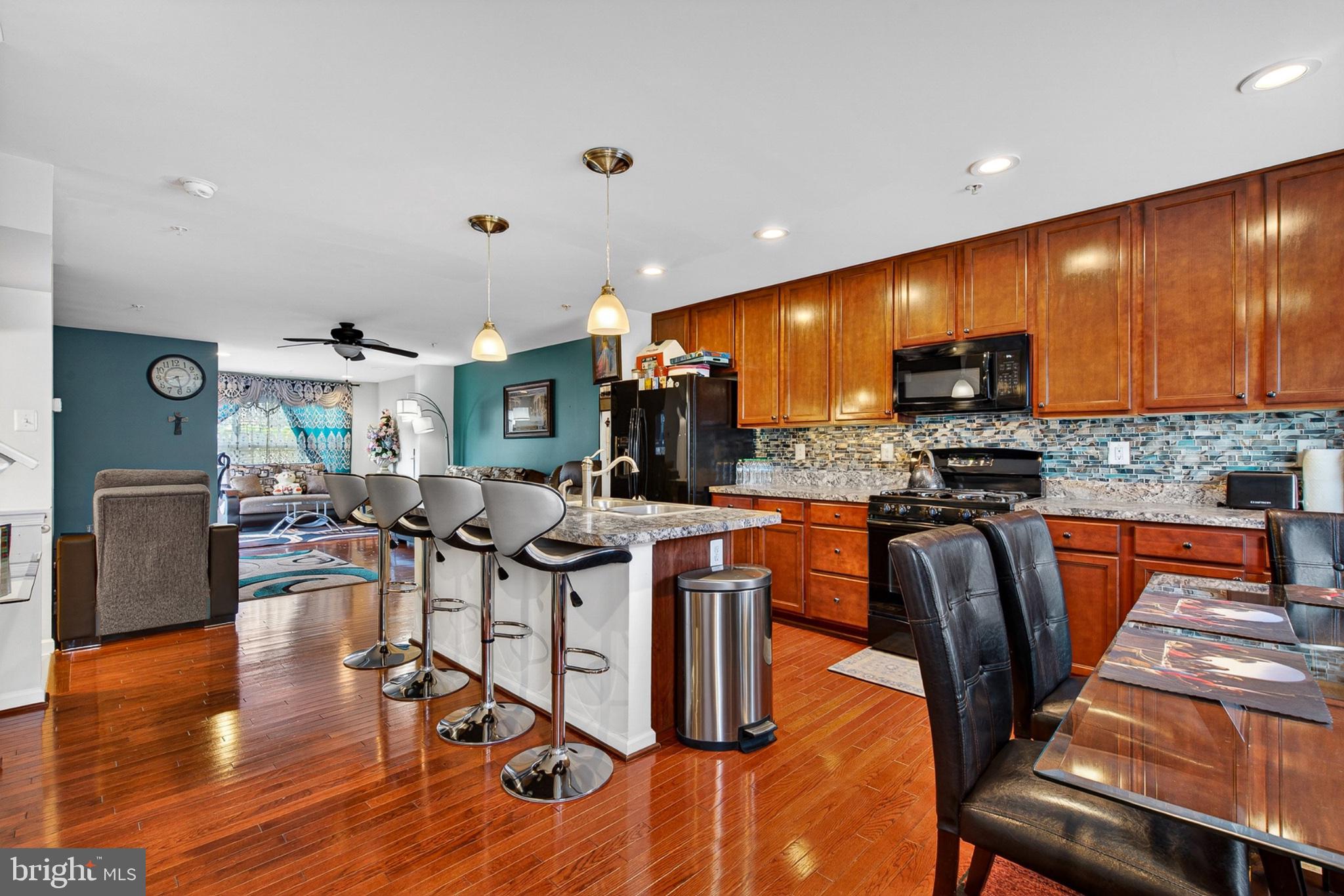CARRIAGE HILLS TOWNHOUSE - Residential