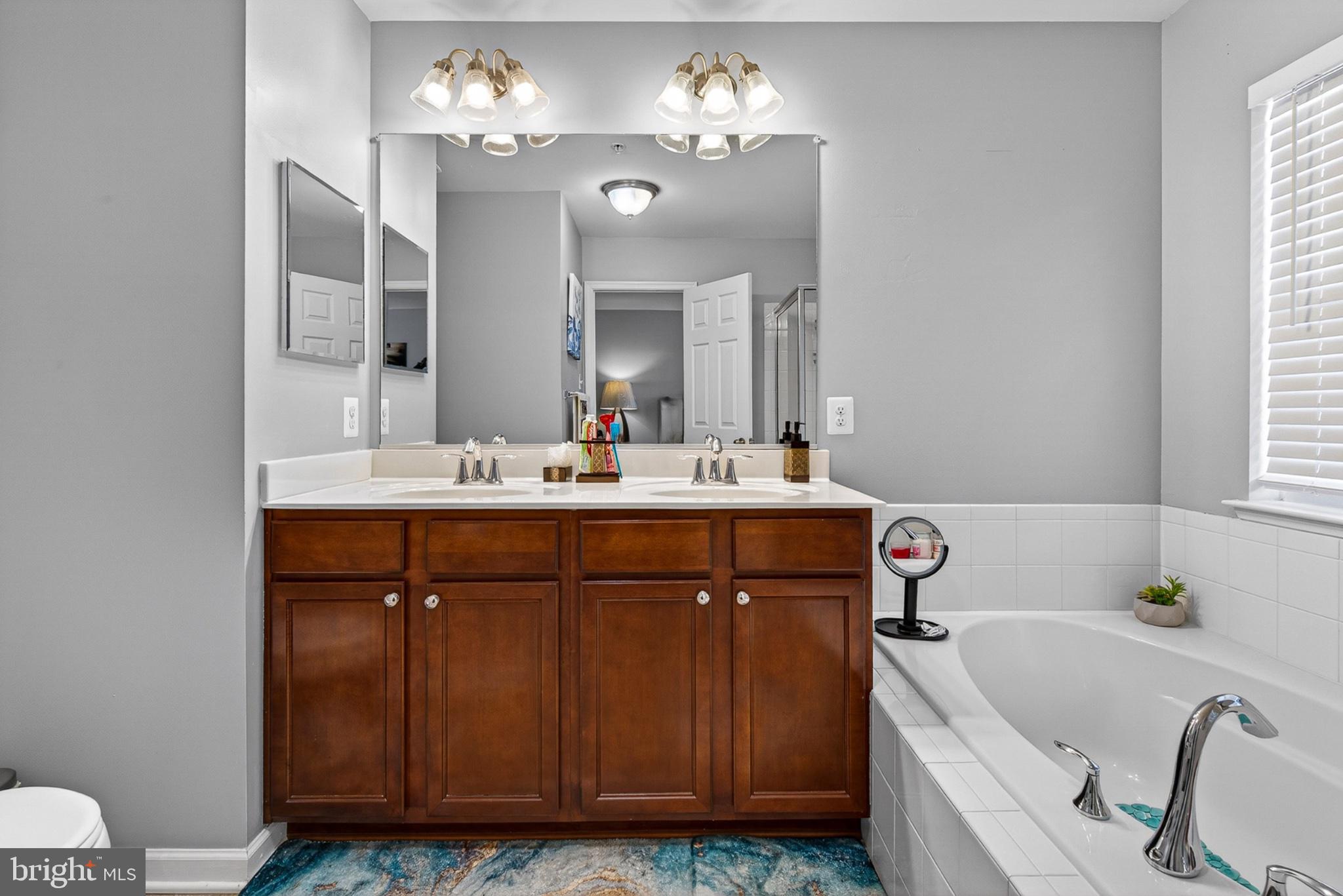 CARRIAGE HILLS TOWNHOUSE - Residential