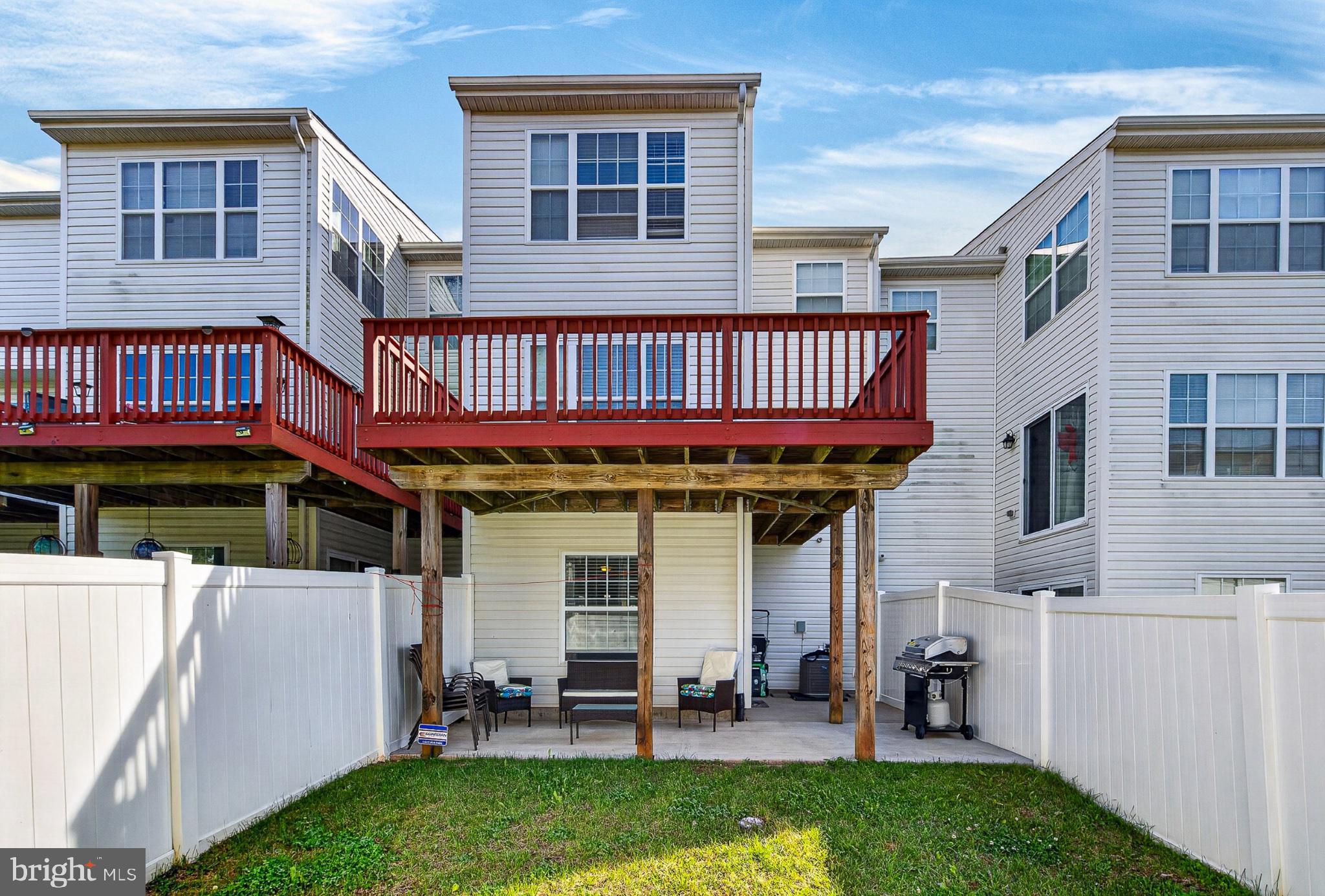 CARRIAGE HILLS TOWNHOUSE - Residential