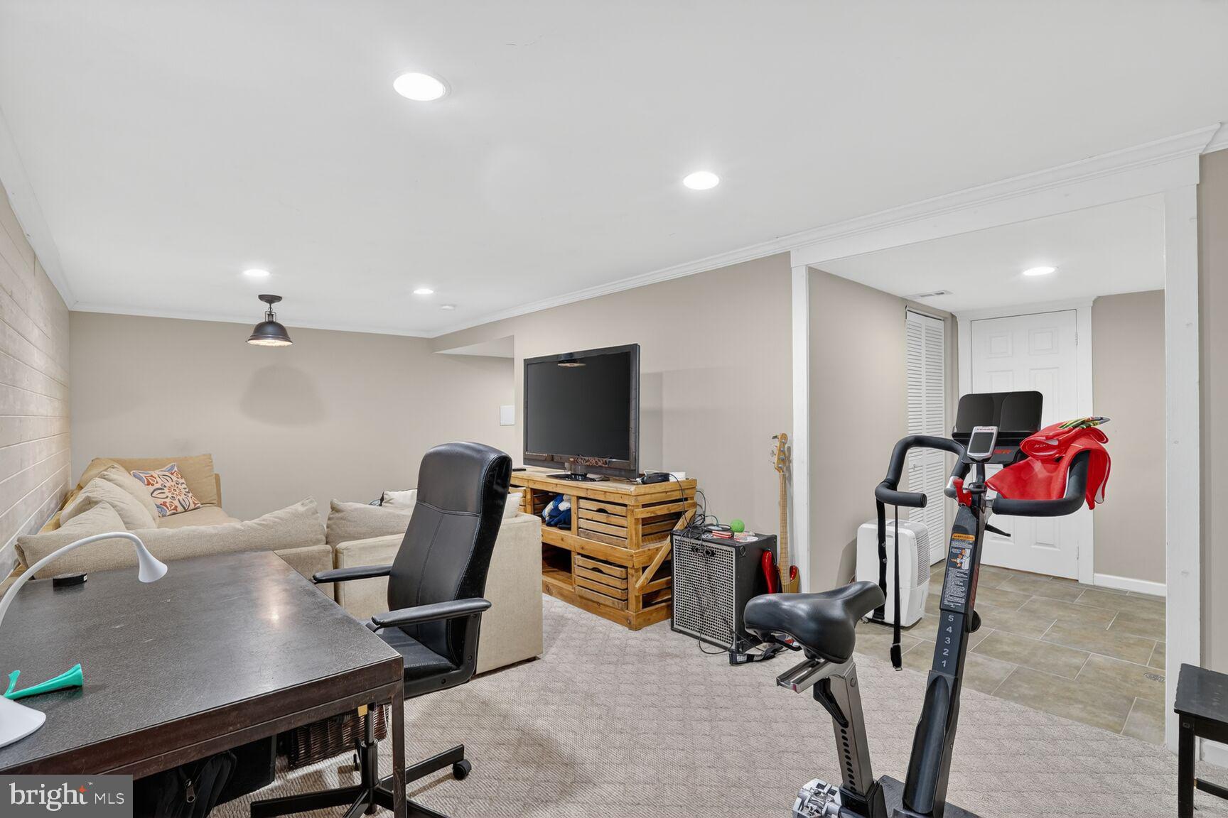 COUNTRY CLUB - Residential