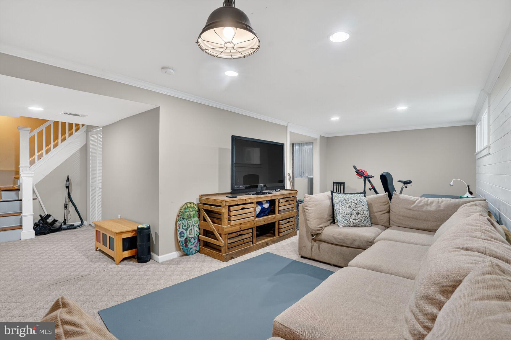 COUNTRY CLUB - Residential