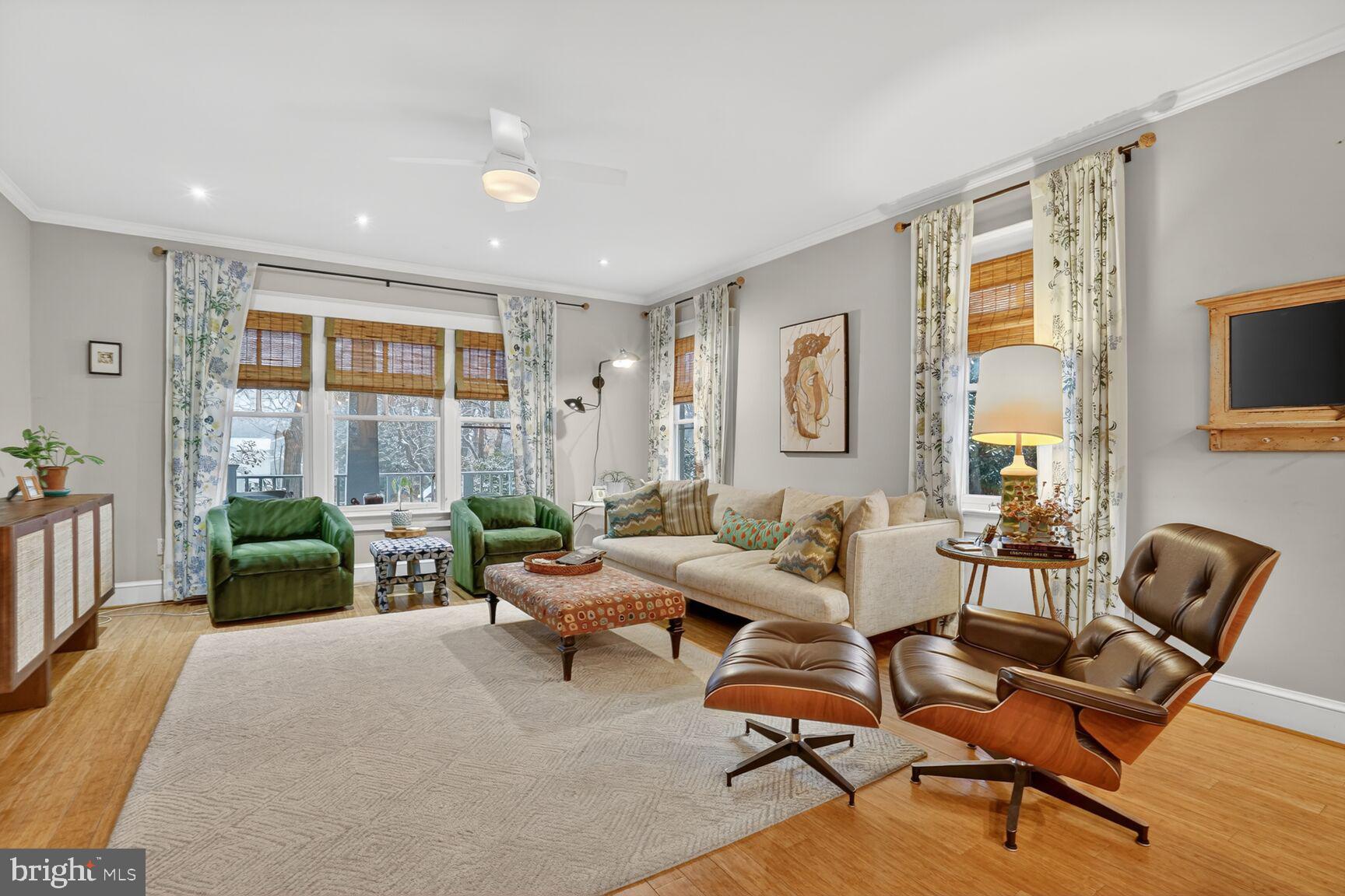 COUNTRY CLUB - Residential