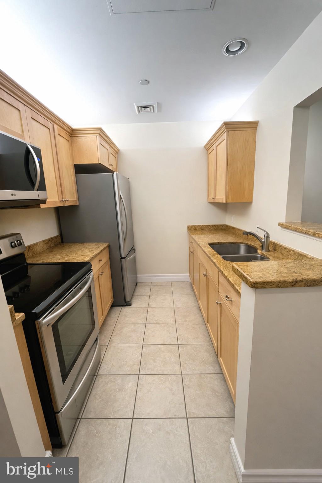 LOGAN SQUARE - Residential