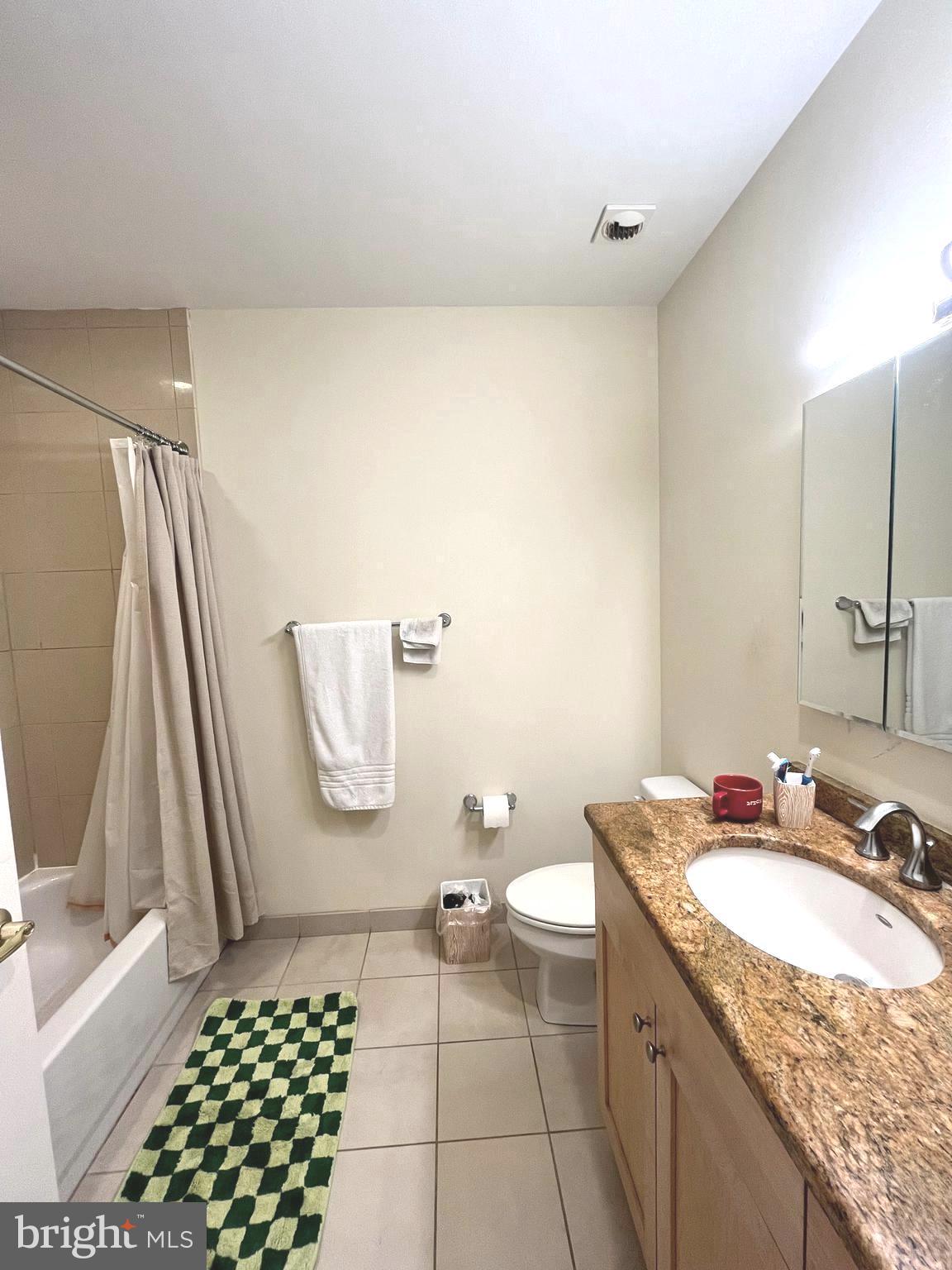 LOGAN SQUARE - Residential