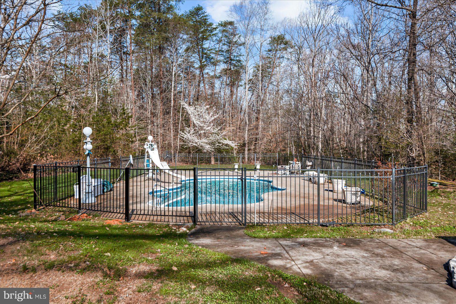 ROCKSHIRE BLUFF - Commercial Sale
