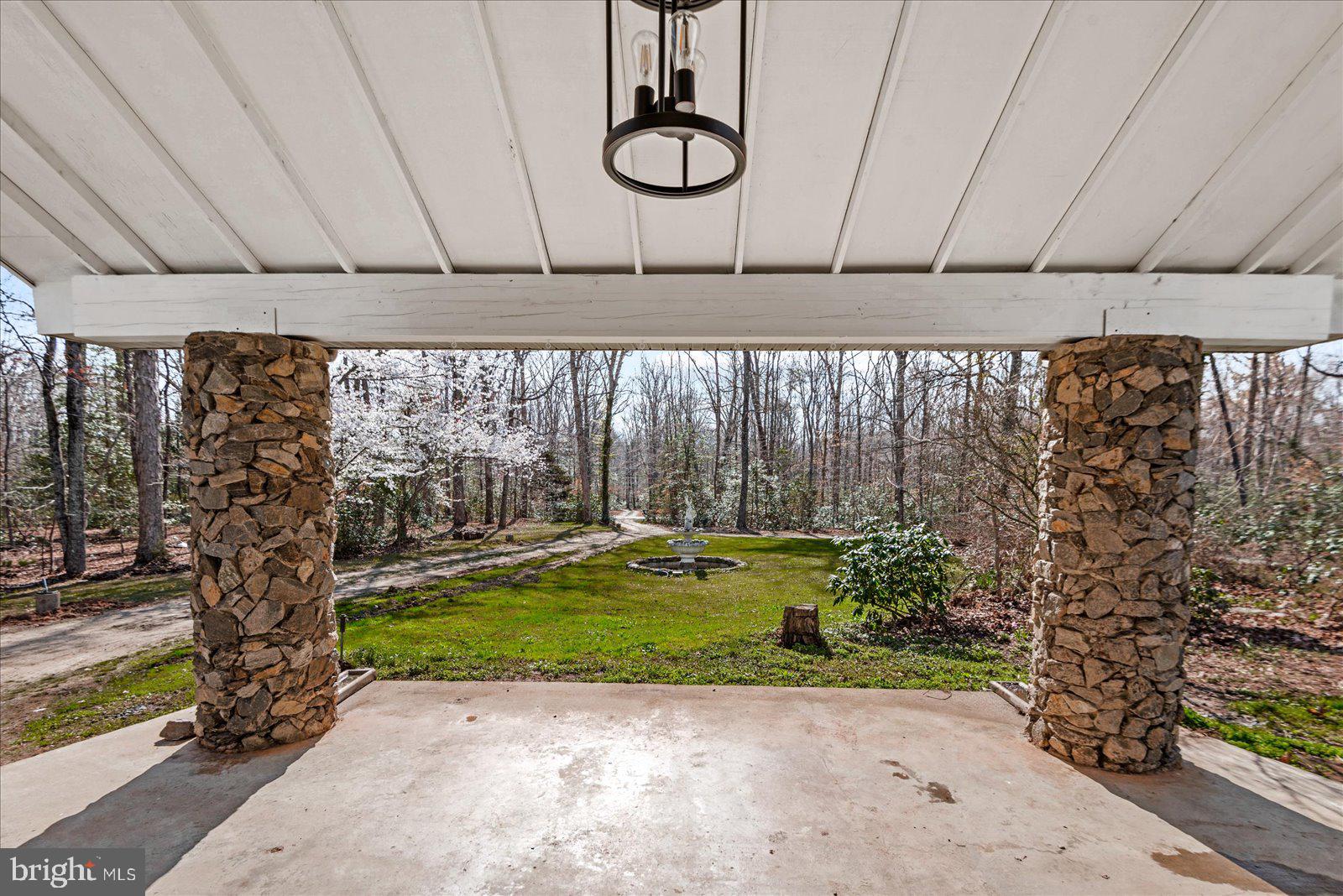 ROCKSHIRE BLUFF - Commercial Sale