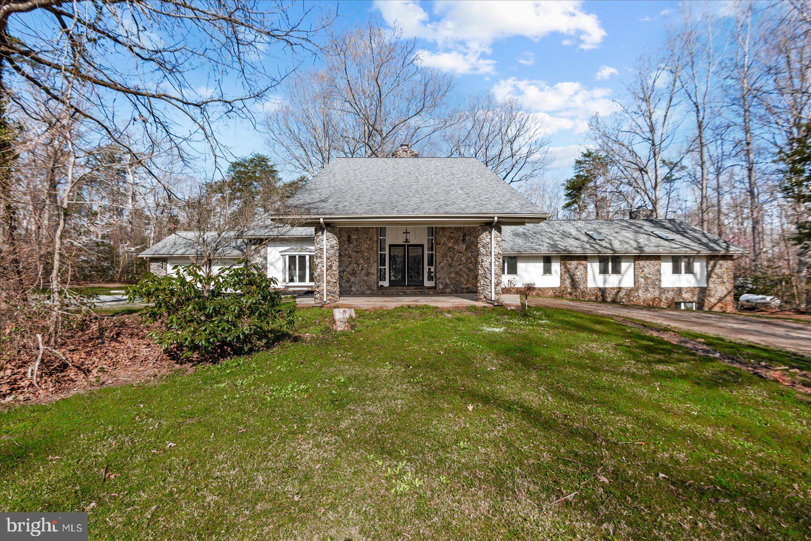 ROCKSHIRE BLUFF - Commercial Sale