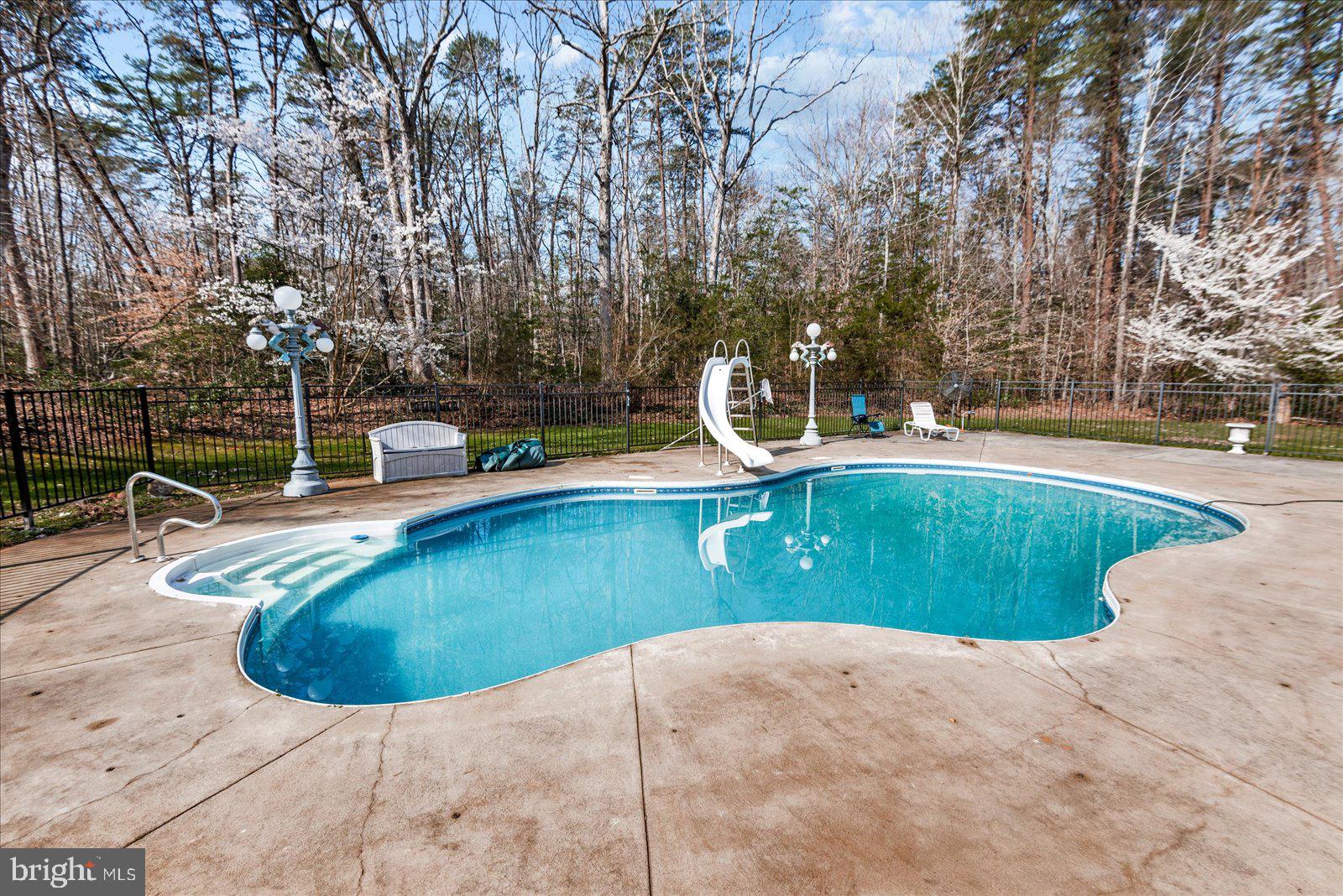 ROCKSHIRE BLUFF - Commercial Sale