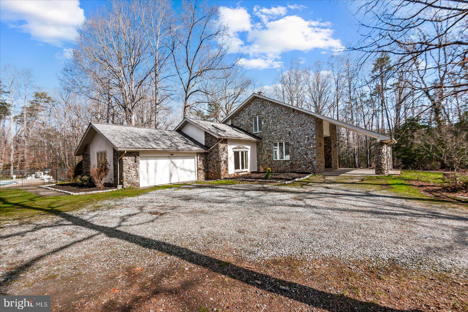 ROCKSHIRE BLUFF - Commercial Sale