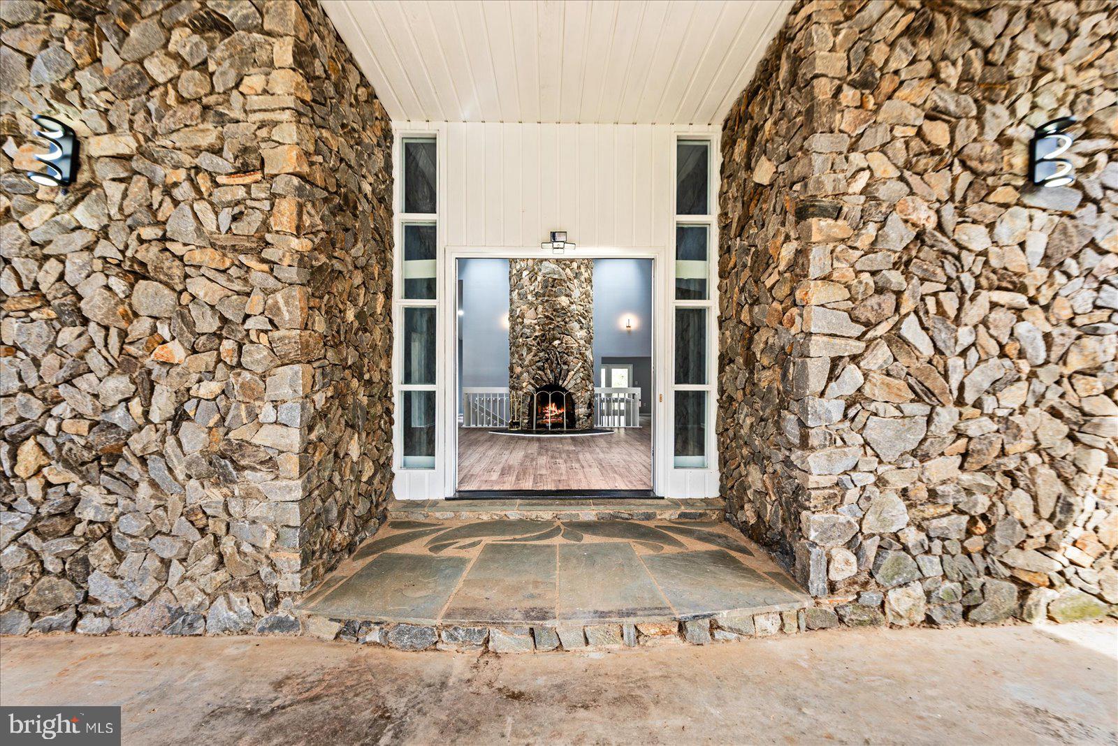ROCKSHIRE BLUFF - Commercial Sale