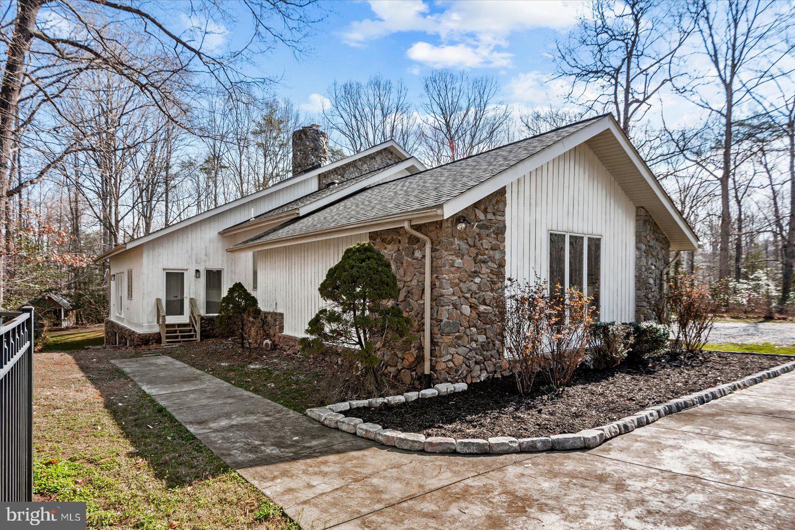 ROCKSHIRE BLUFF - Commercial Sale