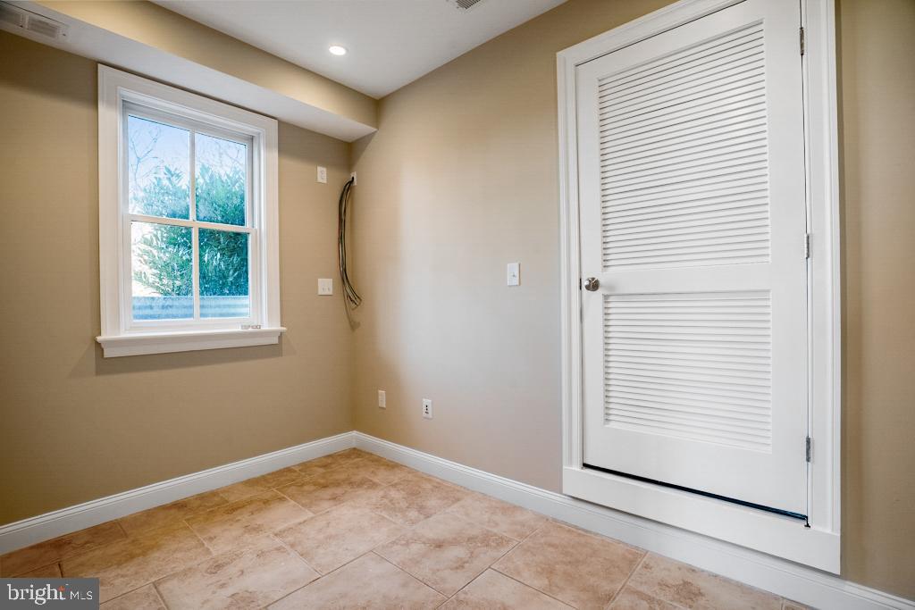 DEALE - Residential