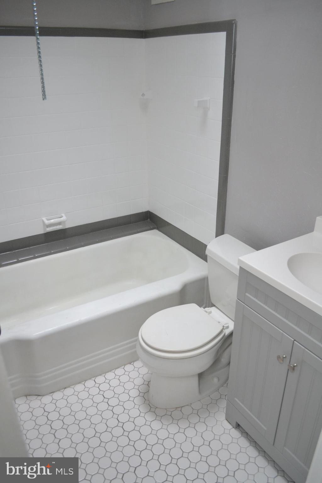 PORT RICHMOND - Residential Lease